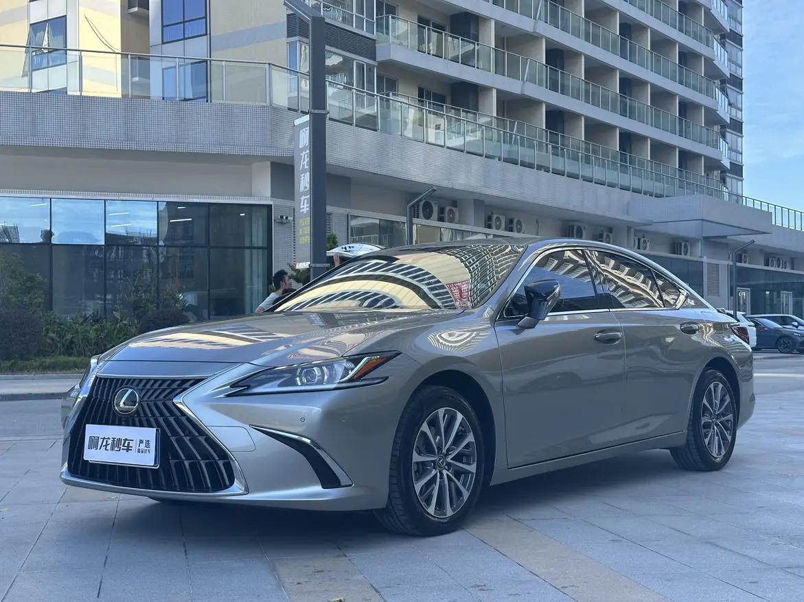 Lexus ES 2023 г. 38333 км.