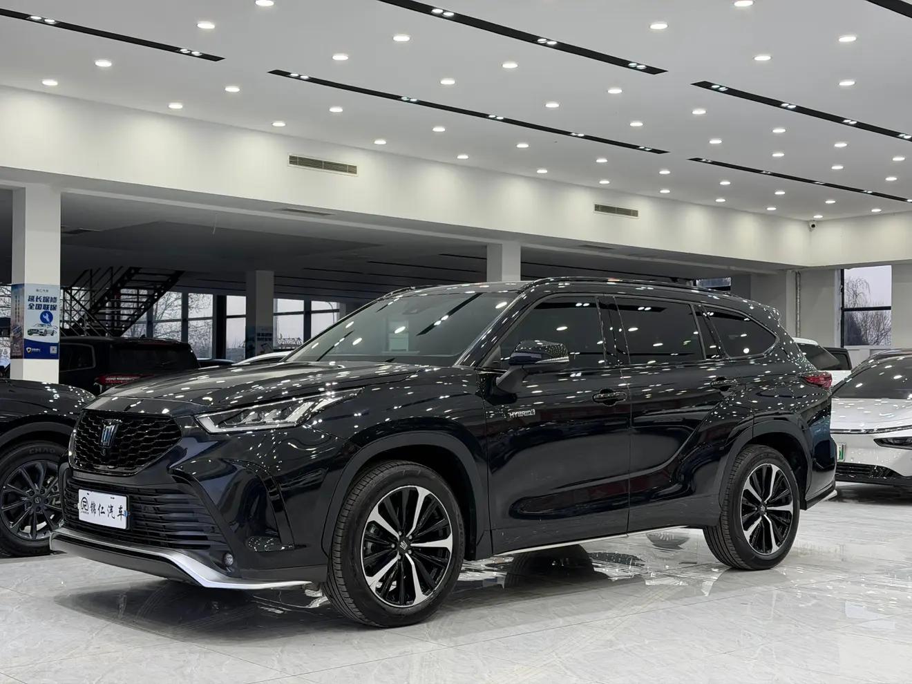 Toyota Crown Kluger 2024 г.