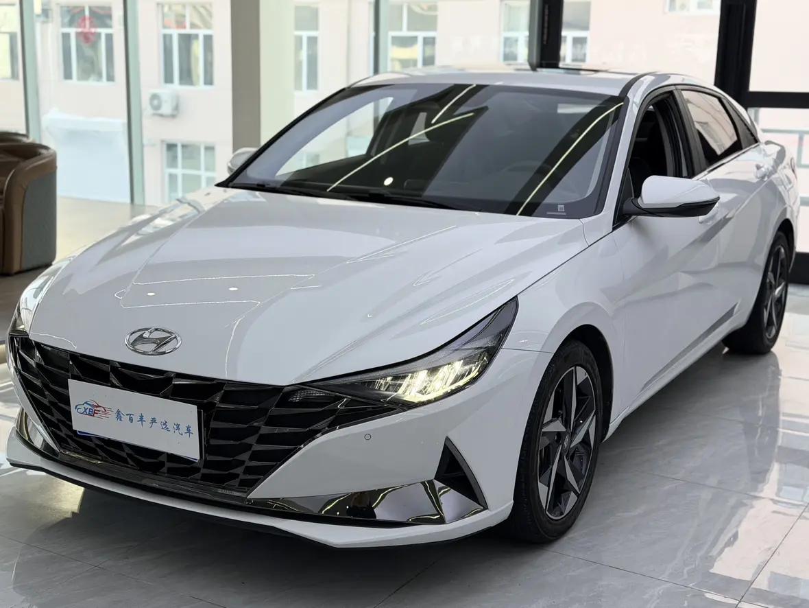 Hyundai Elantra 2022 г. 22017 км.
