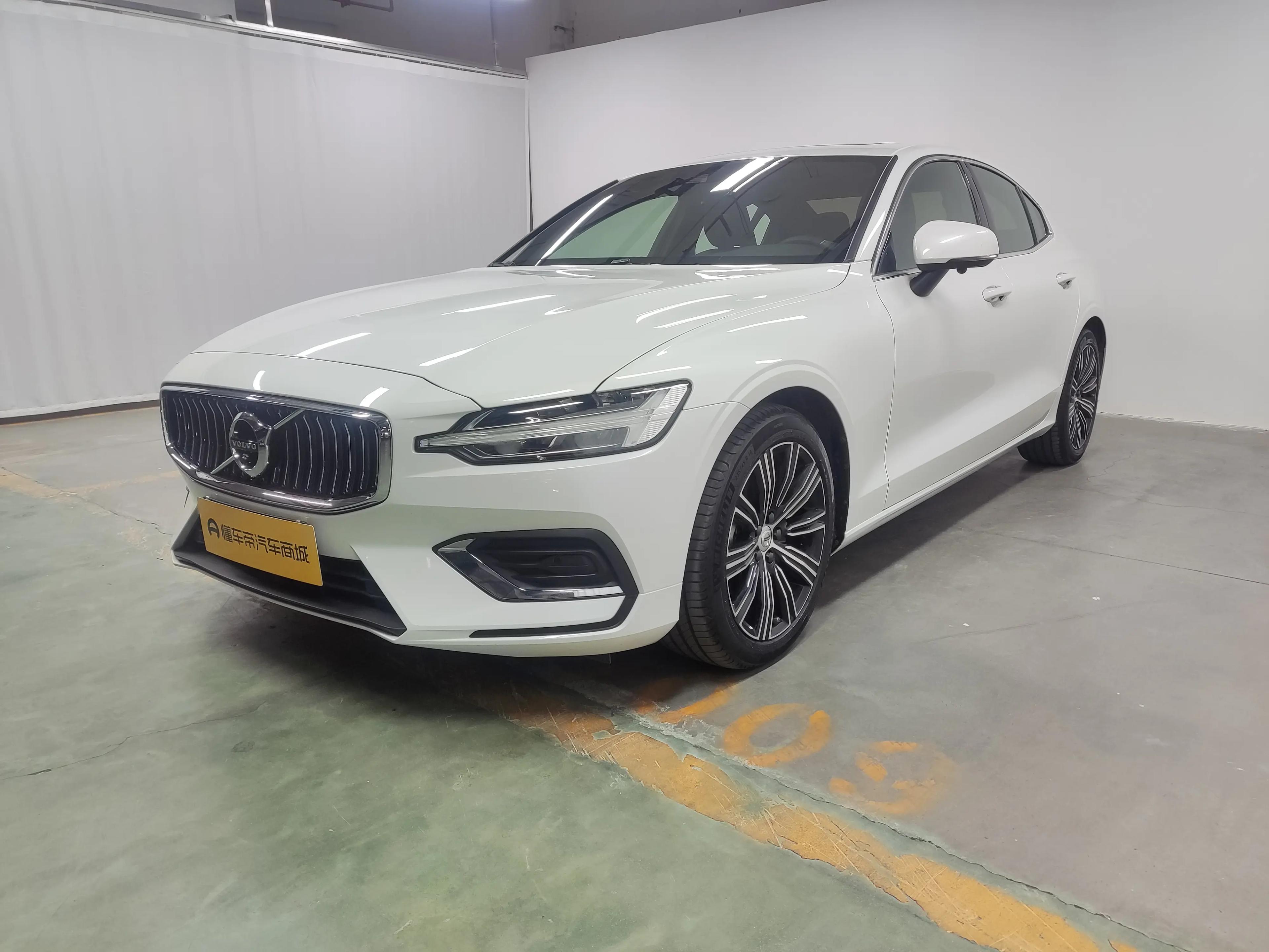 Volvo S60 2022 г. 12127 км.