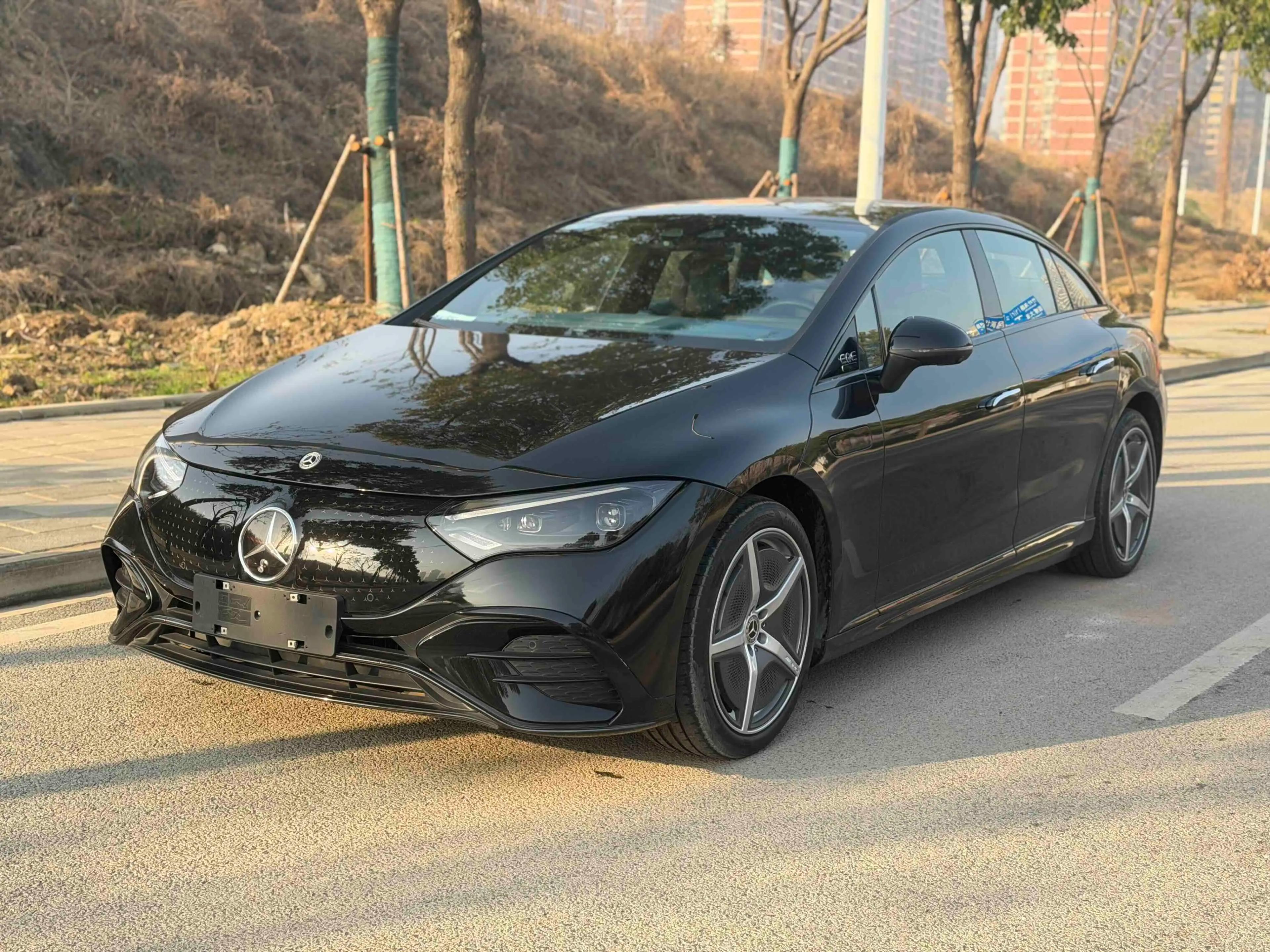 Mercedes-Benz EQE 2023 г. 58120 км.