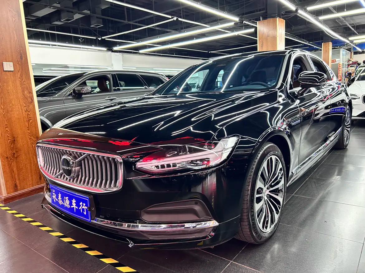 Volvo S90 2023 г. 40010 км.