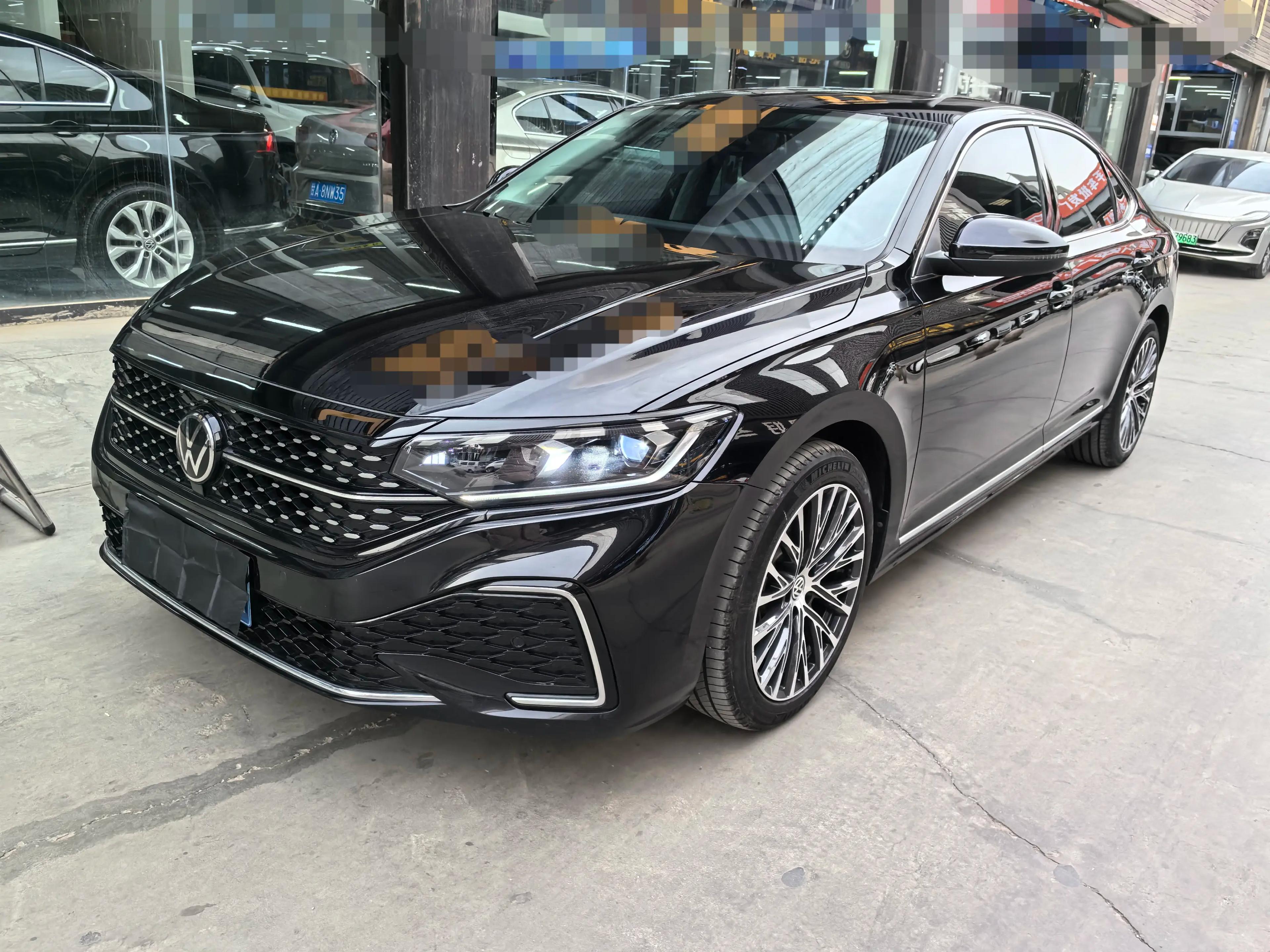 Volkswagen Passat 2023 г. 61033 км.