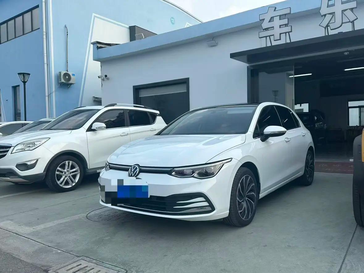 Volkswagen Golf 2023 г. 28000 км.