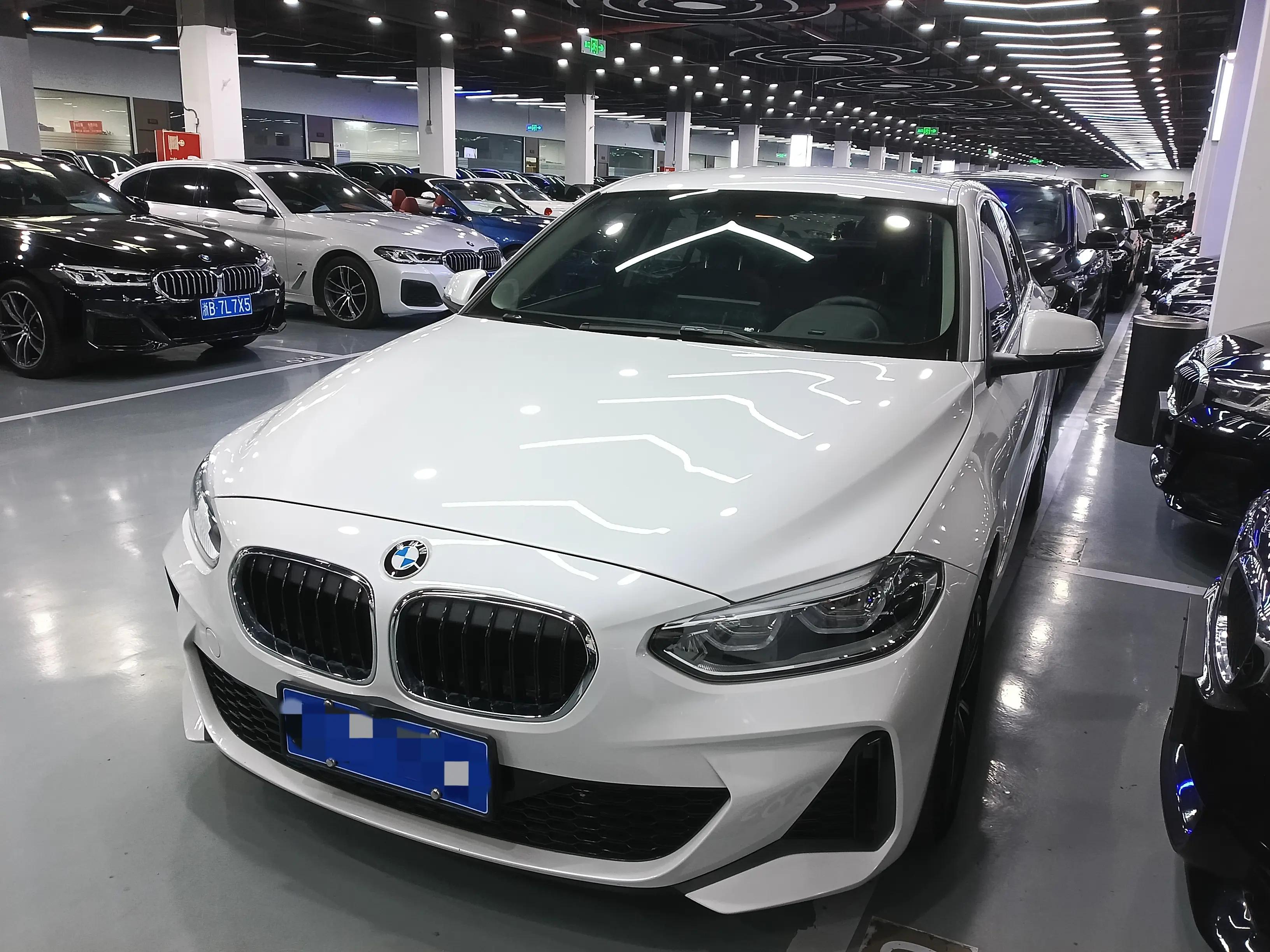 BMW 1 Series 2023 г. 40007 км.