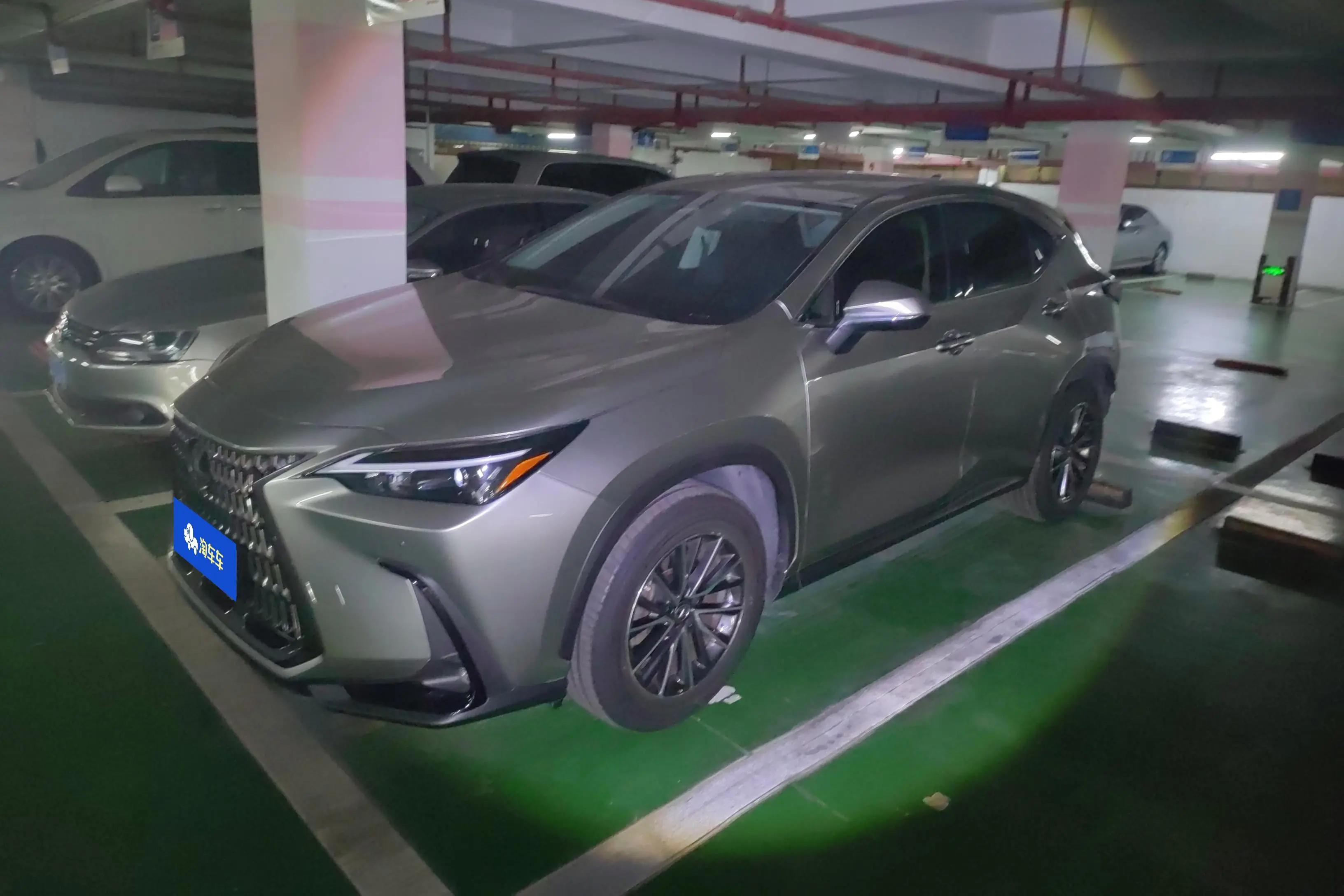 Lexus NX 2022 г. 11427 км.