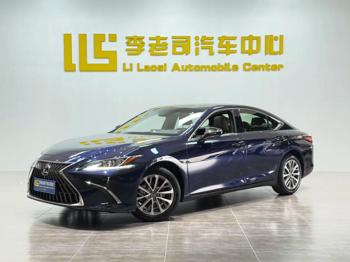Lexus ES 2022 г. 11116 км.