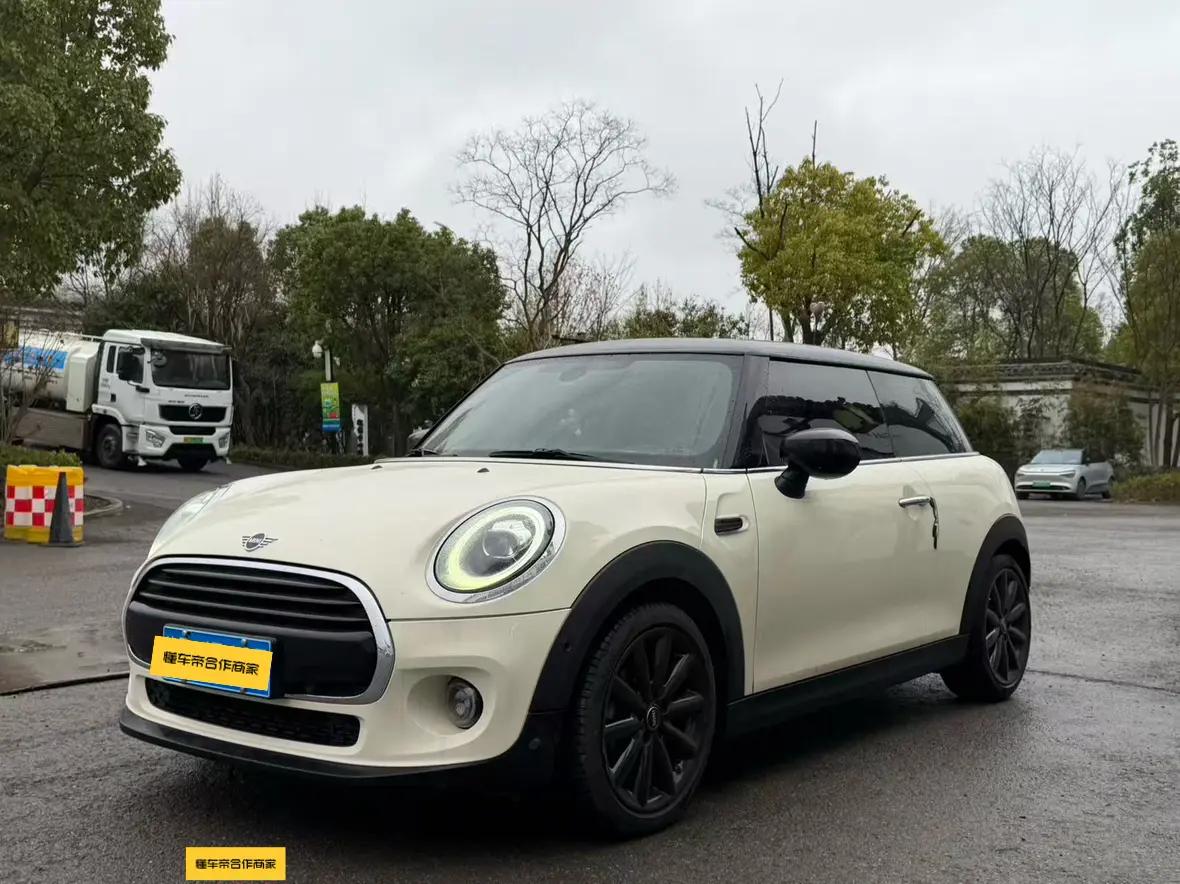MINI  2021 г. 26115 км.