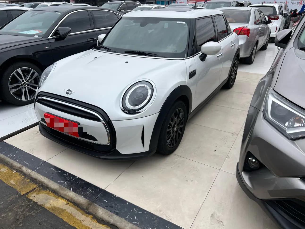 MINI  2024 г. 6113 км.