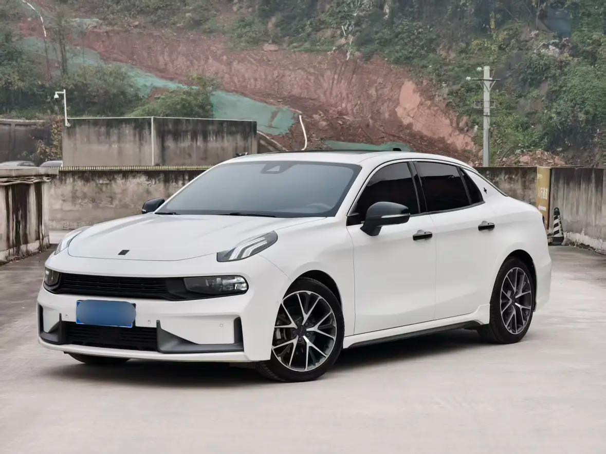 Lynk & Co 03 2022 г. 74025 км.