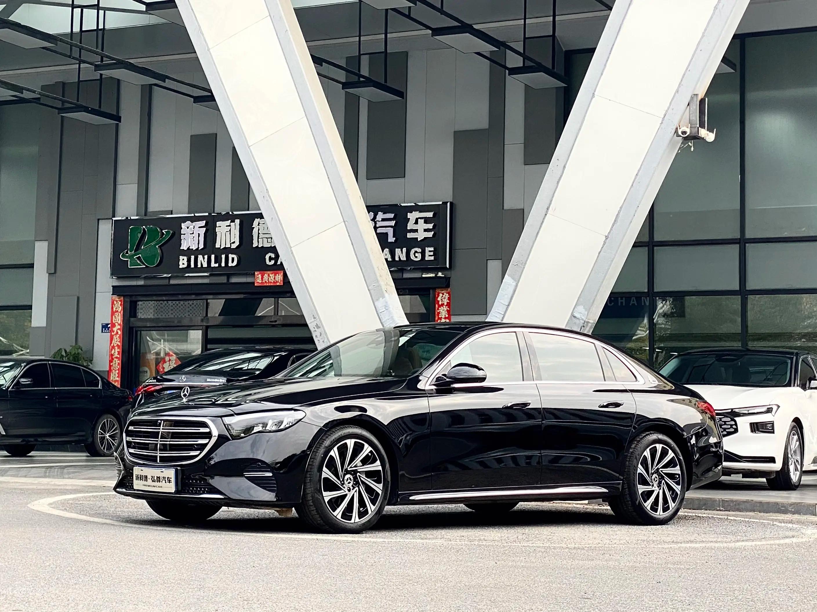 Mercedes-Benz E-Class 2025 г. 16044 км.