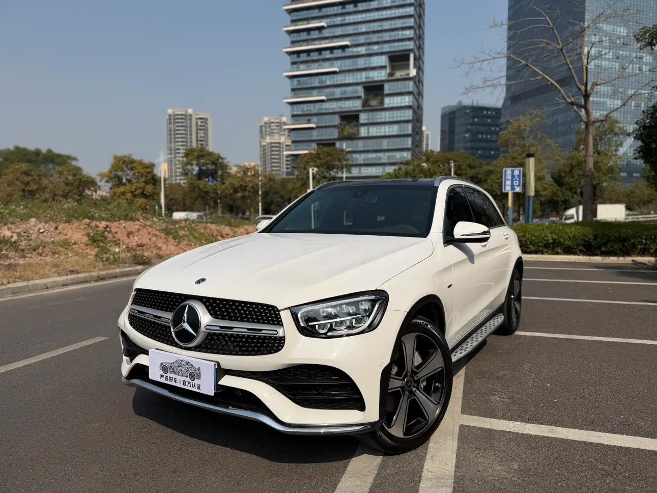 Mercedes-Benz GLC 2023 г. 60026 км.