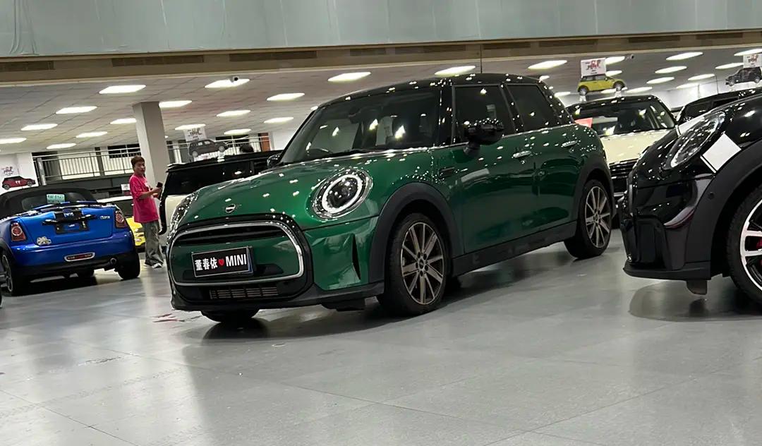 MINI  2024 г. 12000 км.