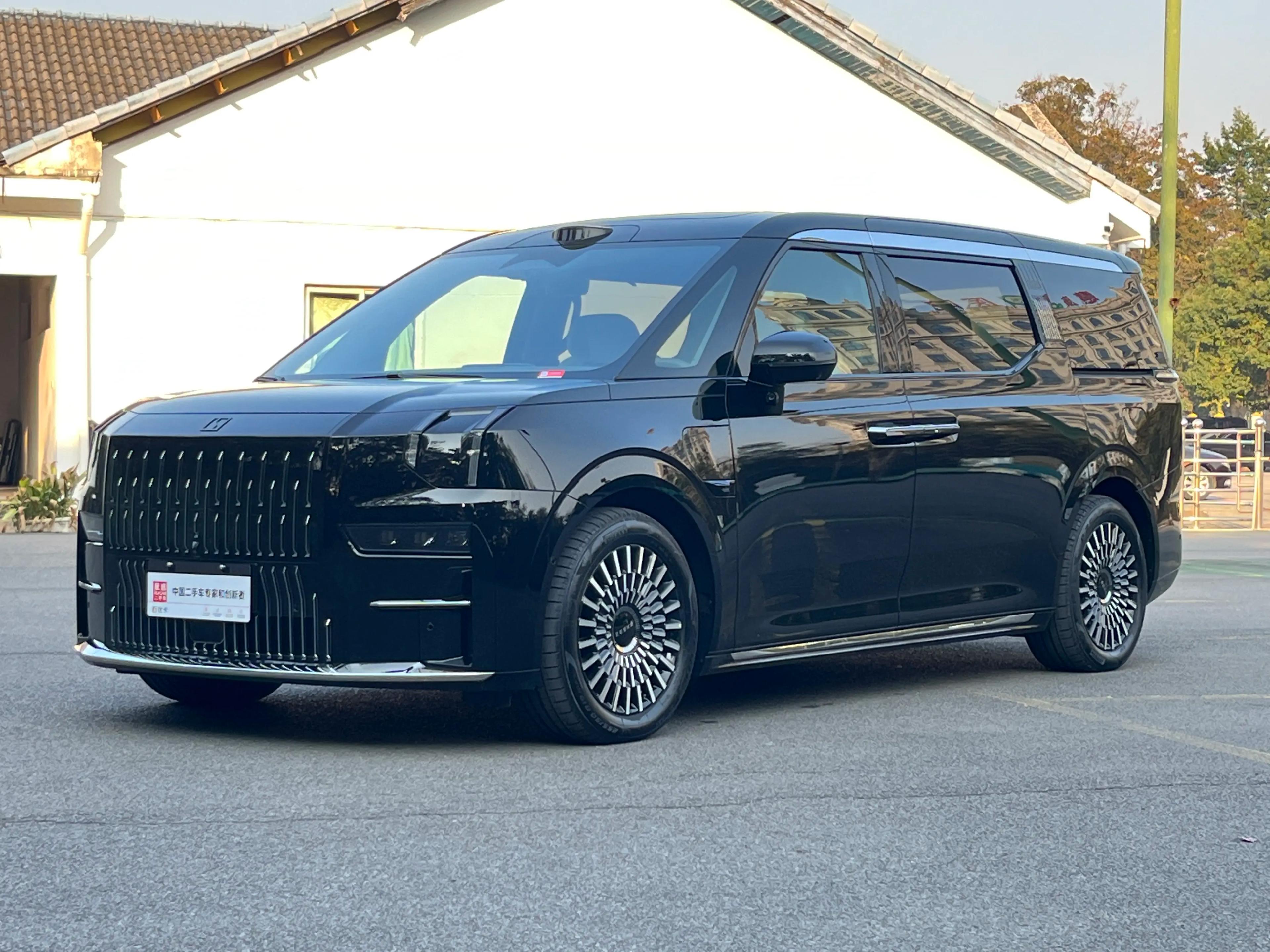 ZEEKR 009 2025 г. 7567 км.