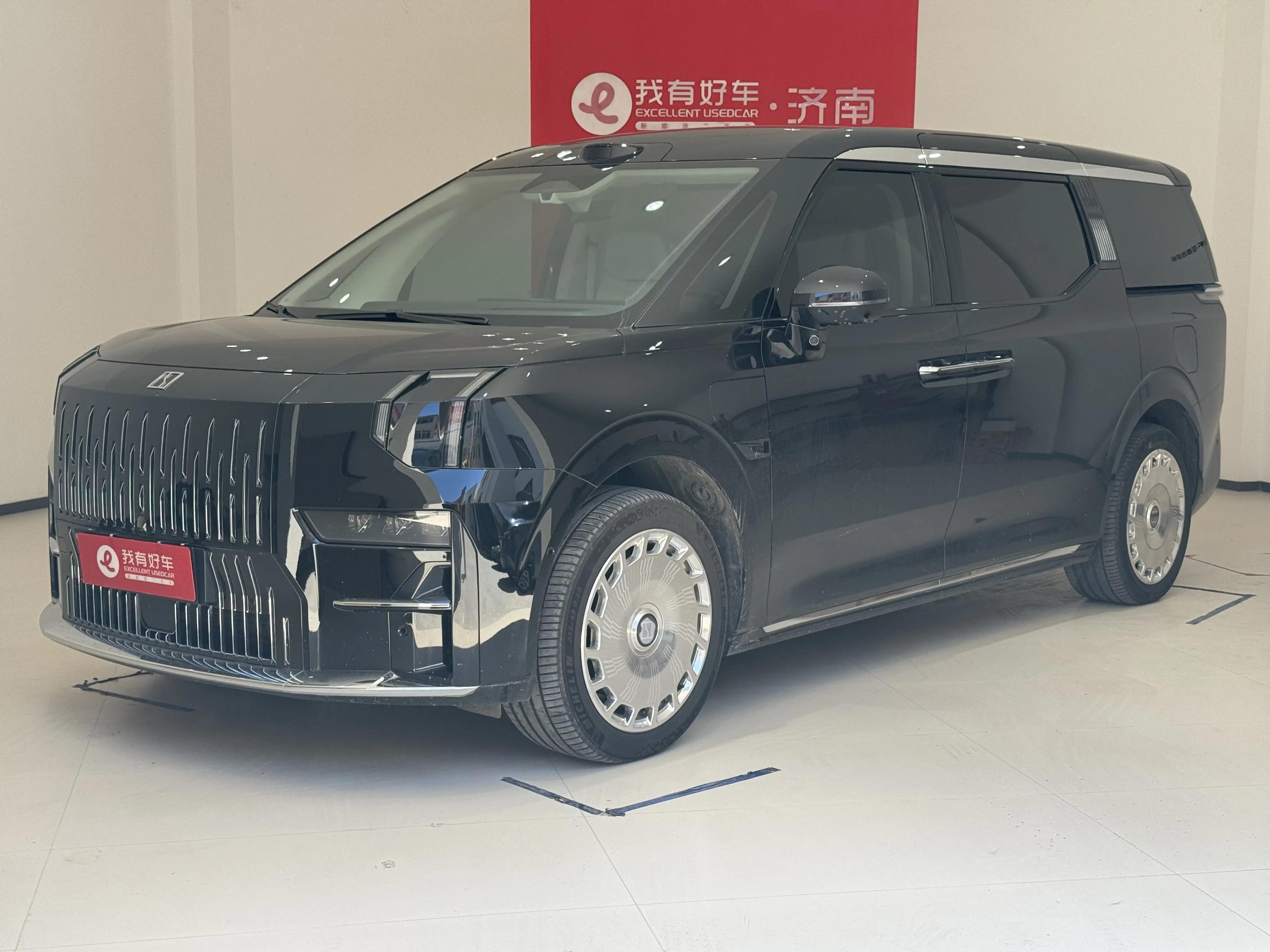 ZEEKR 009 2024 г. 48072 км.