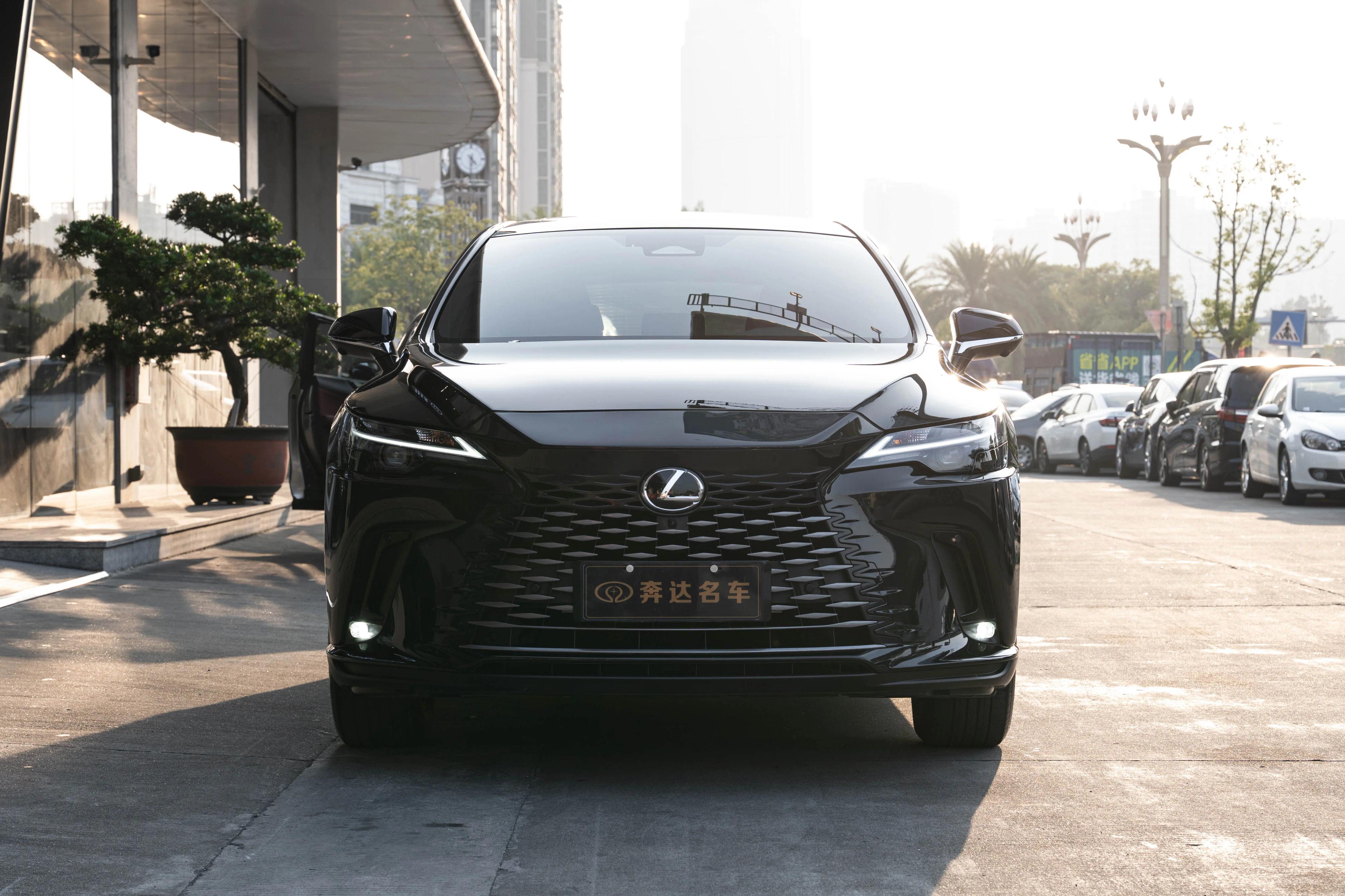 Lexus RX 2024 г. 22457 км.