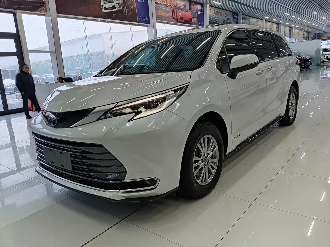 Toyota Sienna 2023 г. 76047 км.