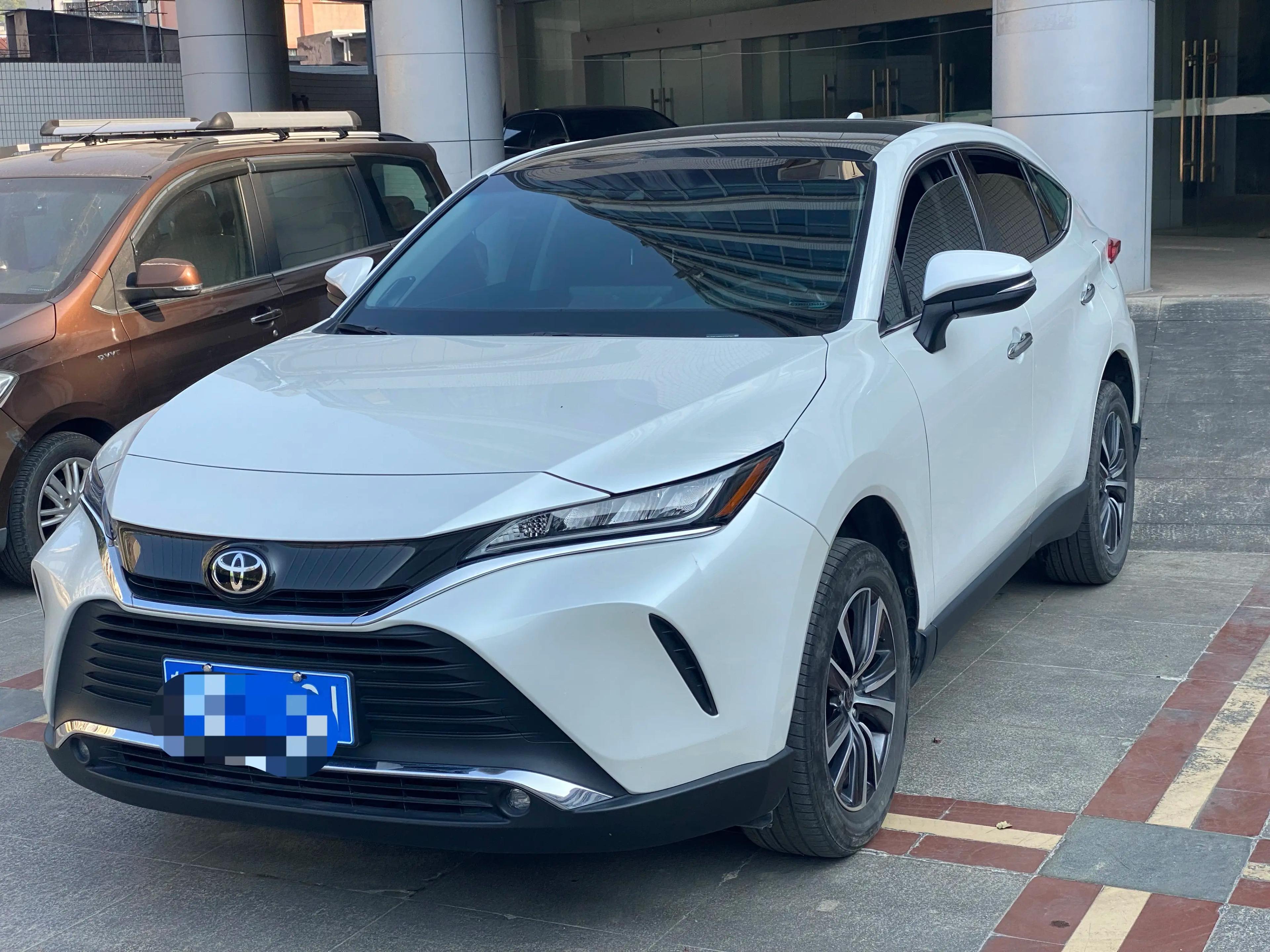 Toyota Harrier 2023 г.