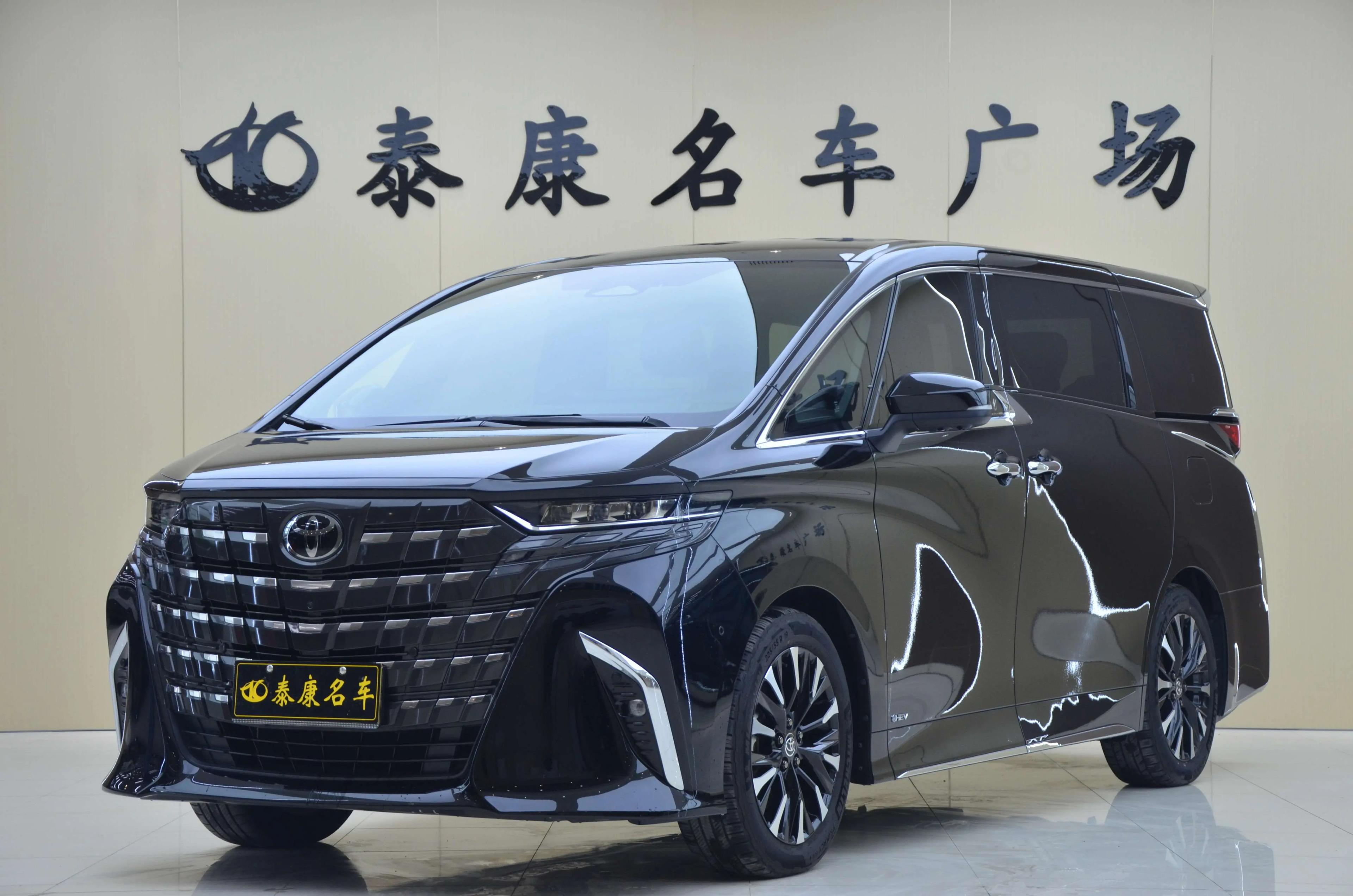 Toyota Alphard 2024 г. 17031 км.