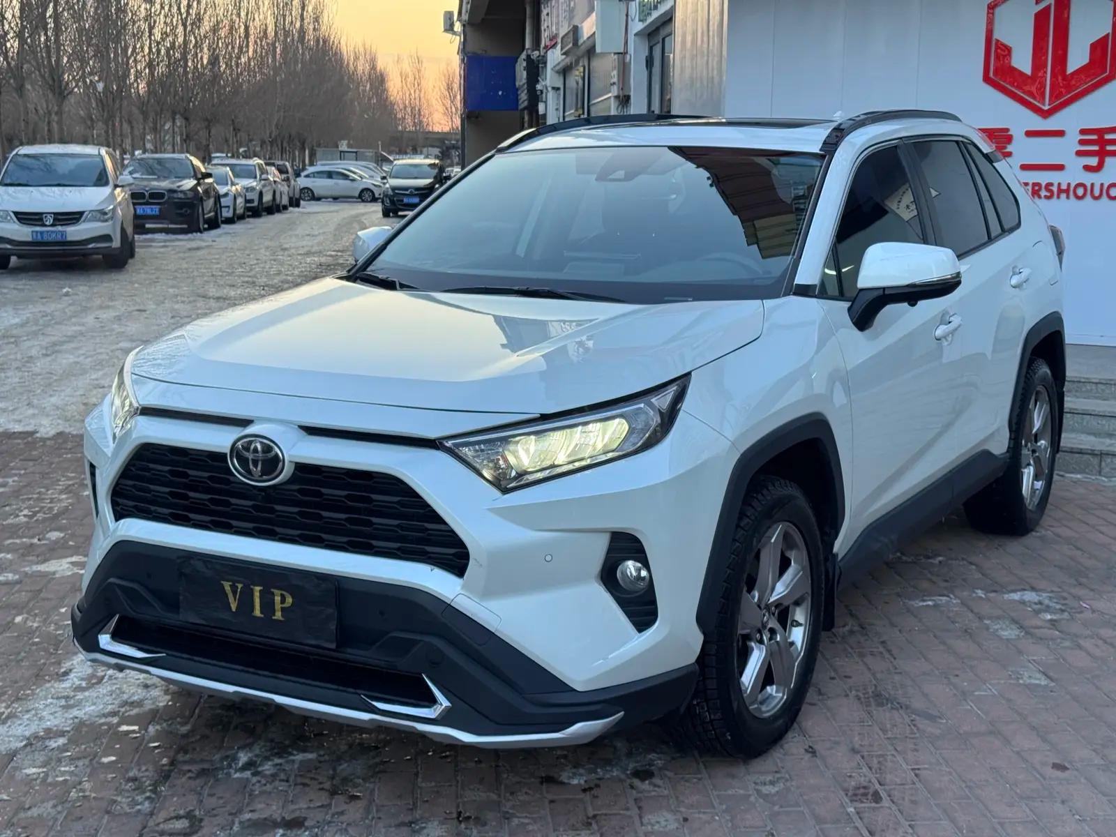Toyota RAV4 2022 г. 120028 км.