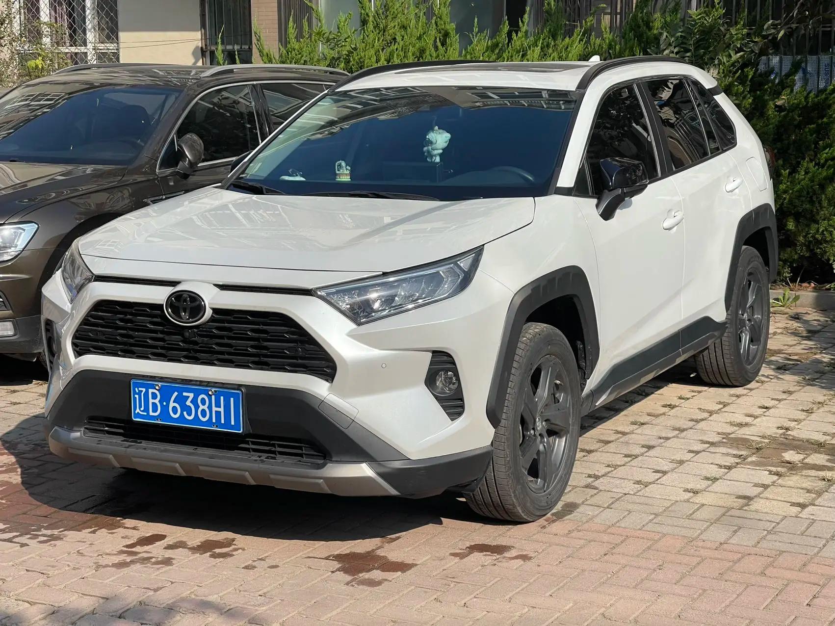 Toyota RAV4 2023 г. 23027 км.