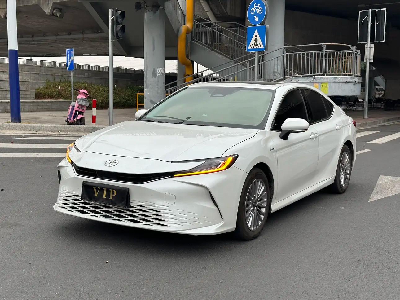 Toyota Camry 2024 г. 37090 км.