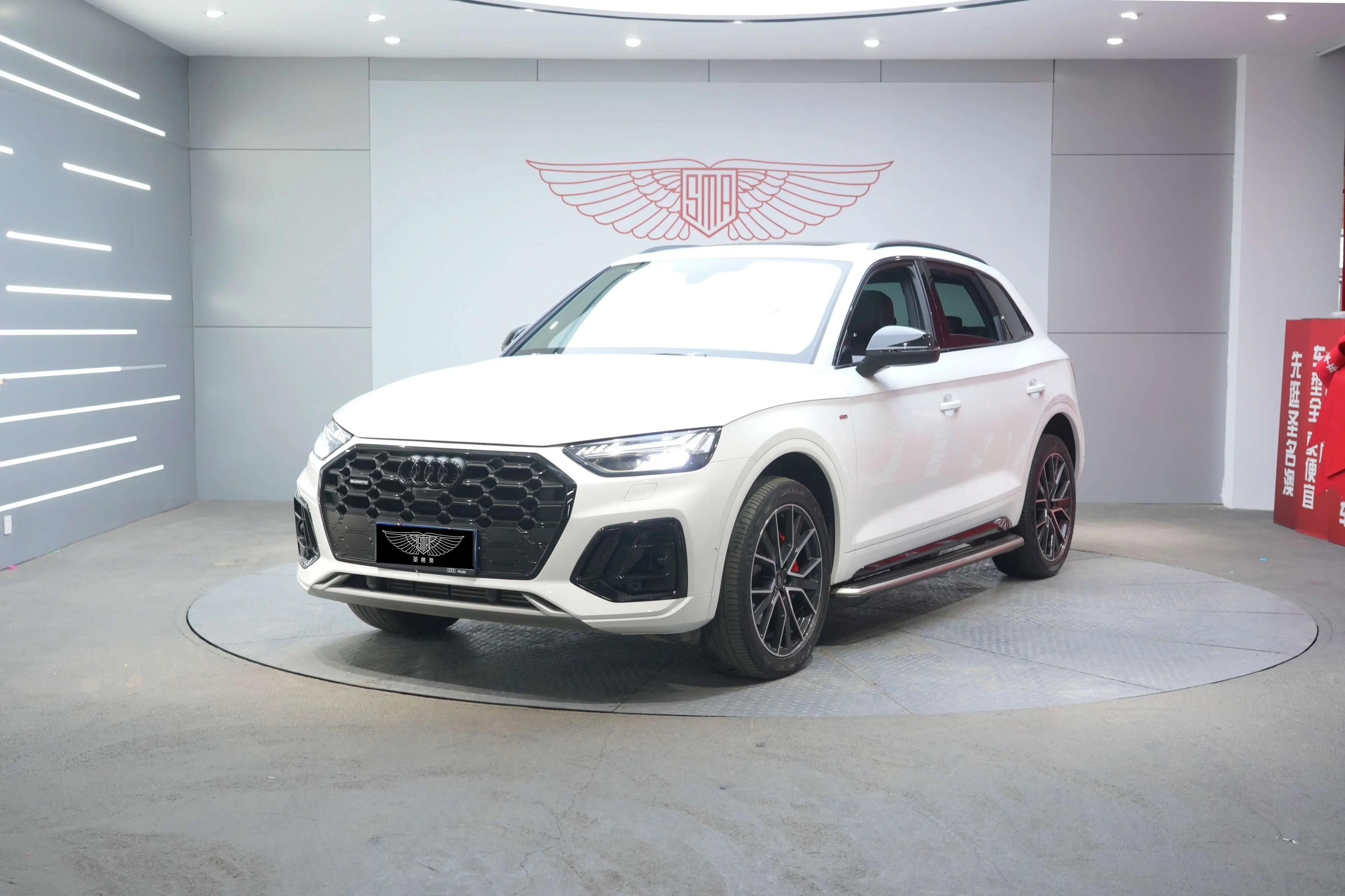 Audi Q5L 2024 г. 35124 км.