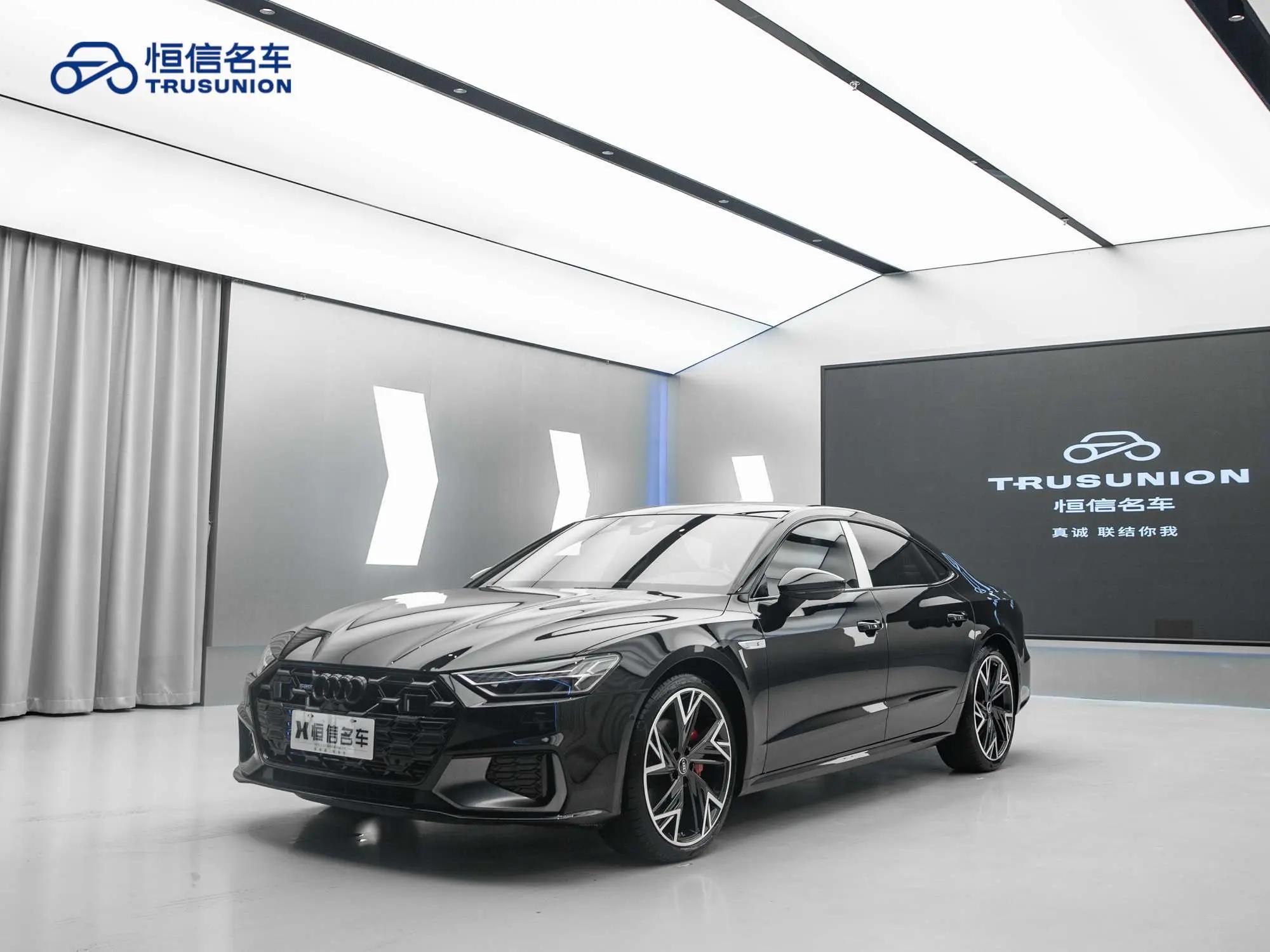 Audi A7L 2024 г. 24300 км.