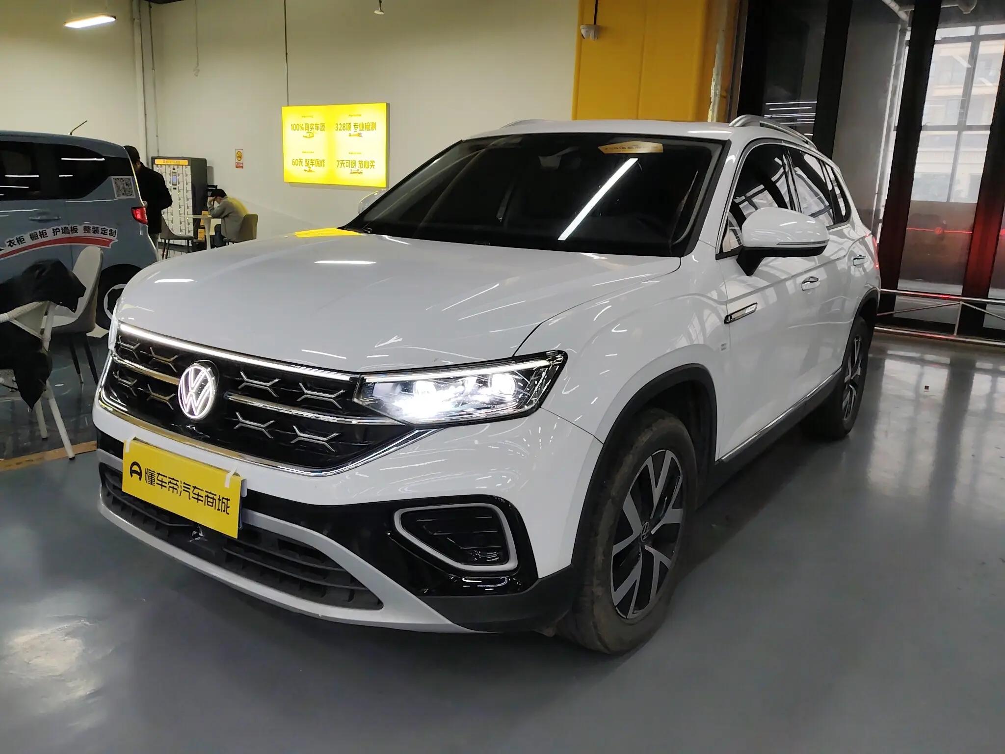 Volkswagen Tayron 2024 г. 6402 км.