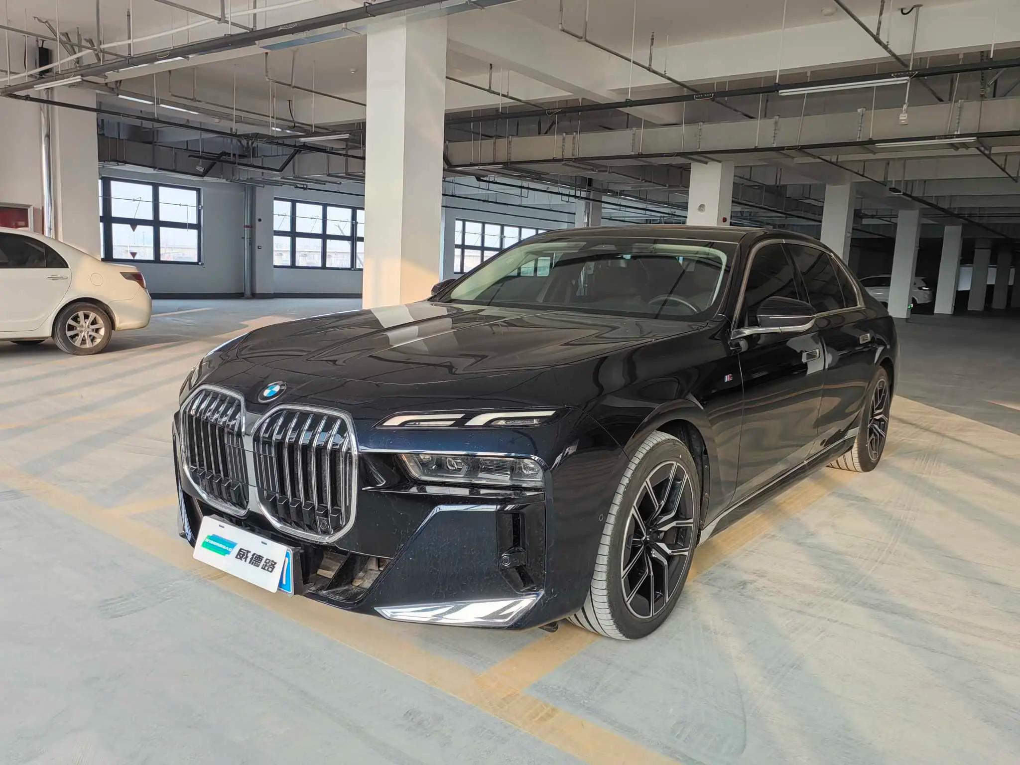 BMW 7 Series 2024 г. 18076 км.