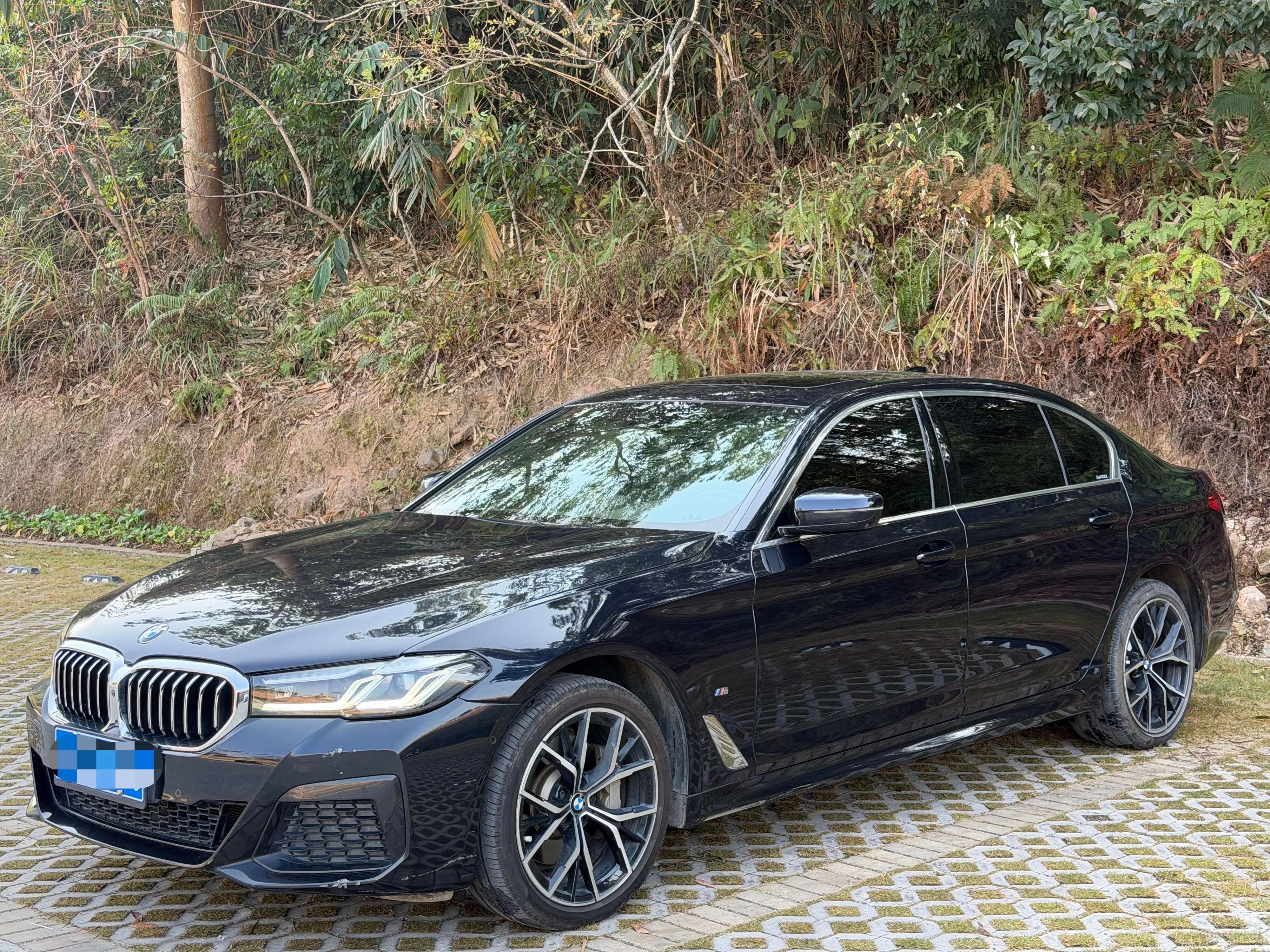 BMW 5 Series 2022 г. 80054 км.