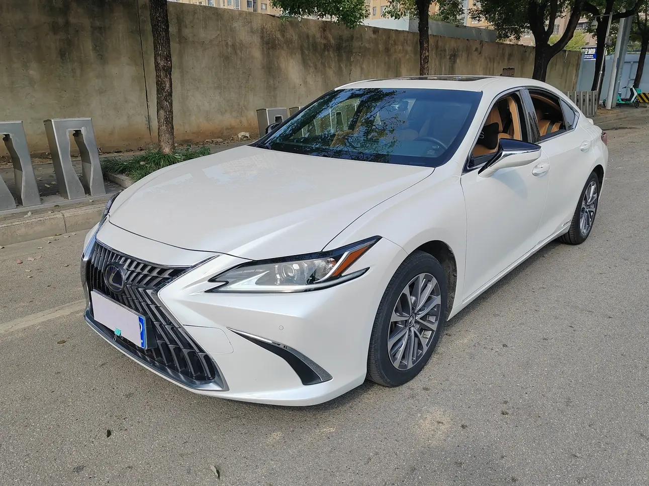 Lexus ES 2022 г. 80021 км.