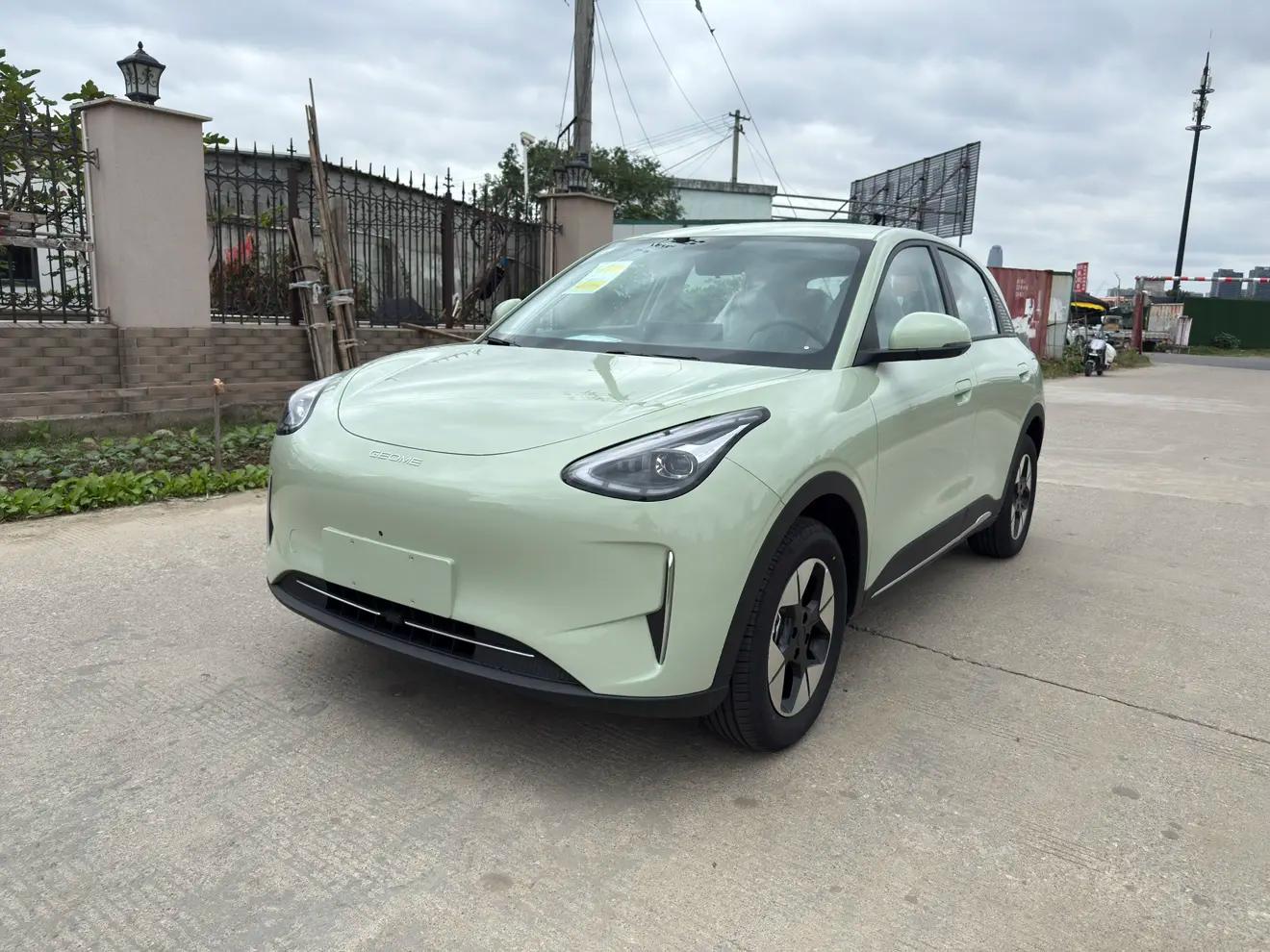 Geely Galaxy E8 AT (272 л.с.) 2025 г. 104 км