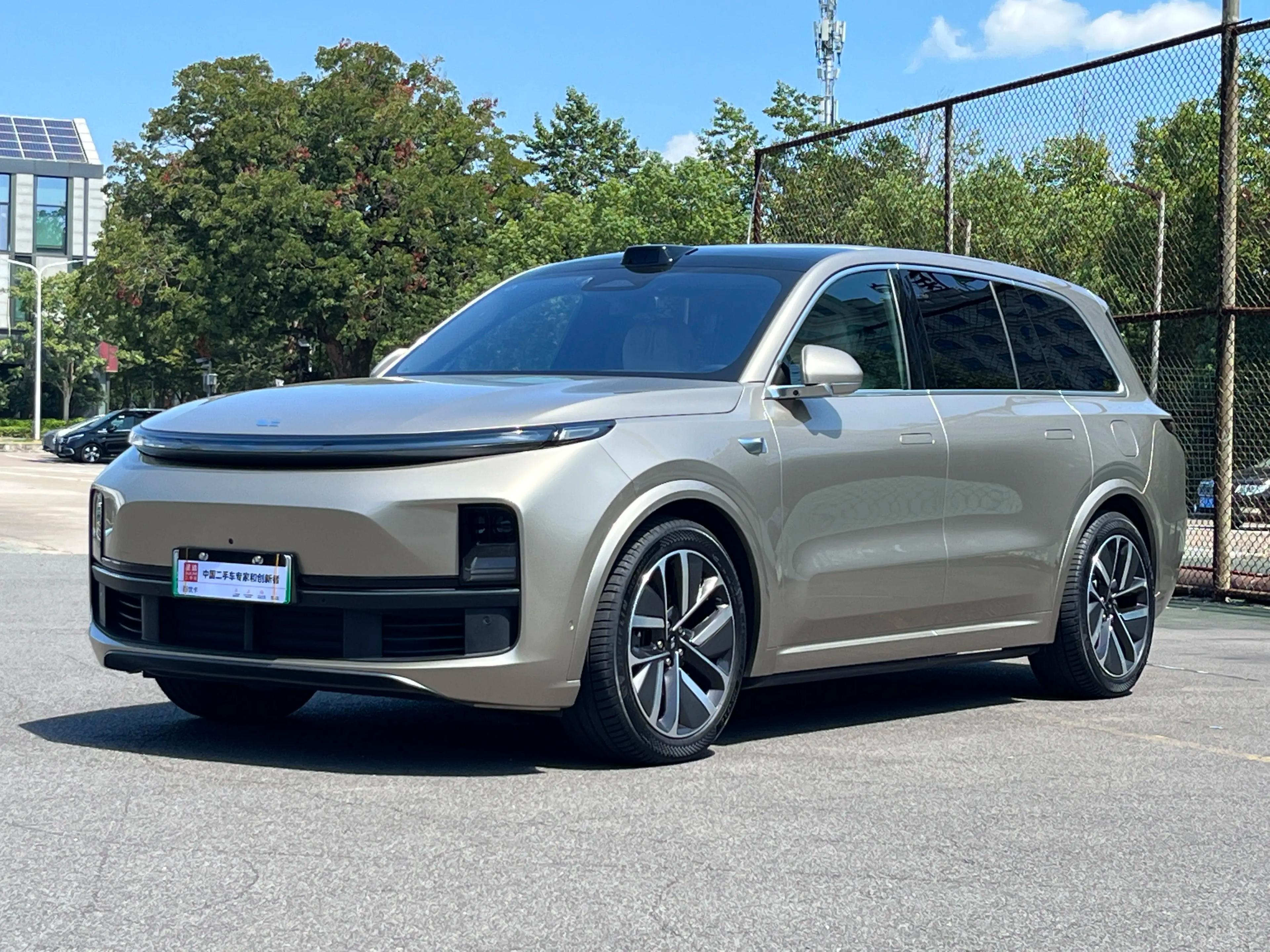 Lixiang L9 2024 г. 16083 км.