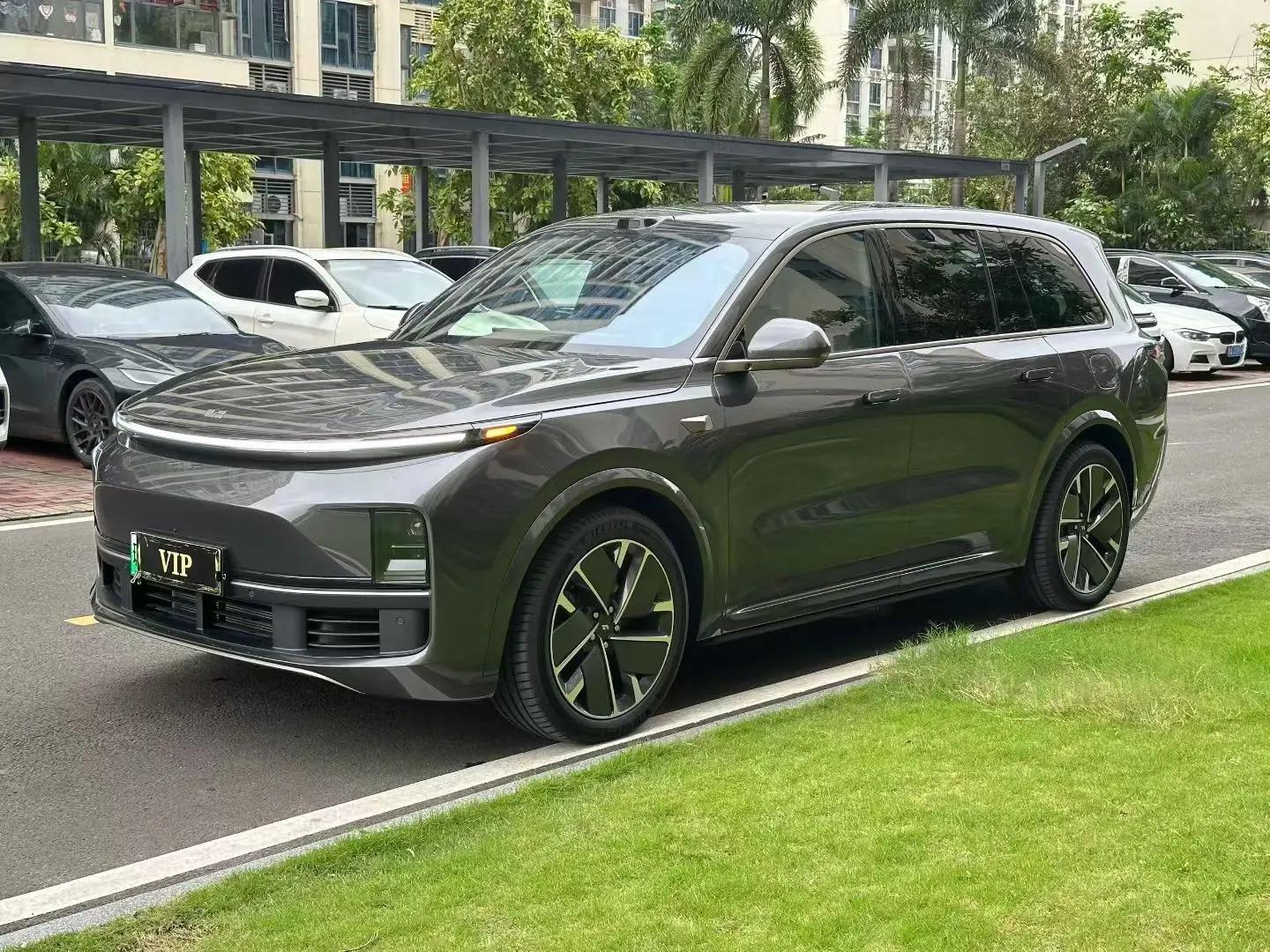 Lixiang L9 2025 г. 1085 км.