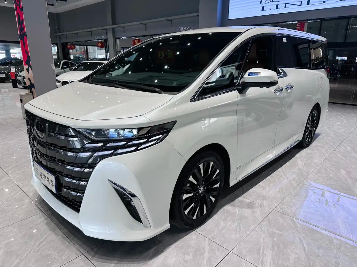 Toyota Alphard 2023 г. 38028 км.