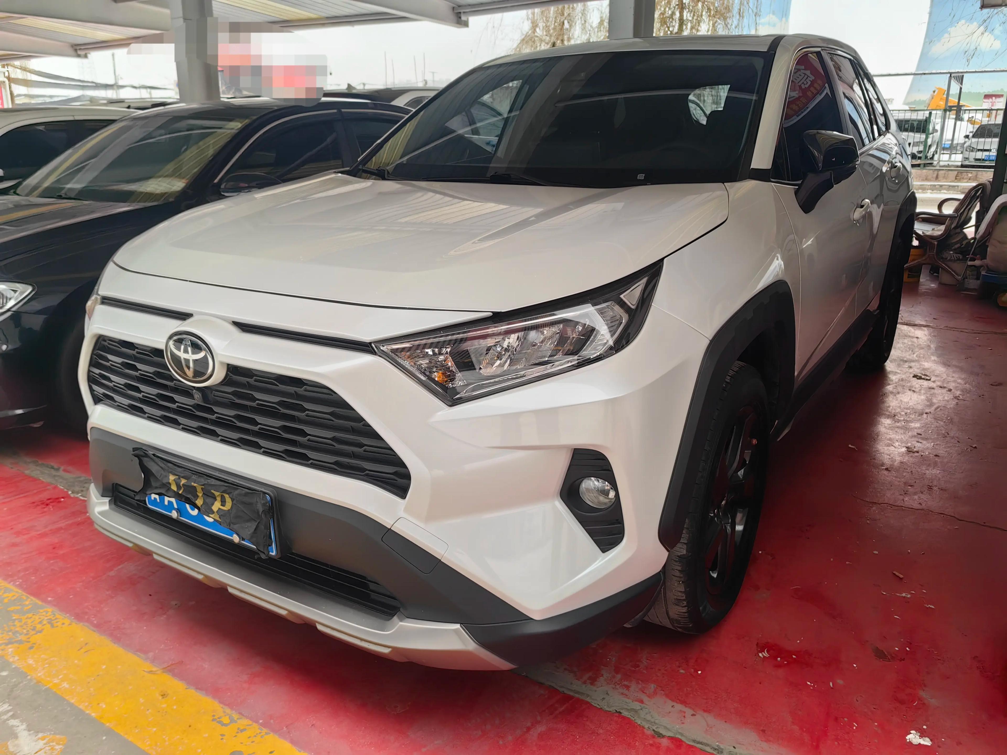 Toyota RAV4 2023 г. 44034 км.