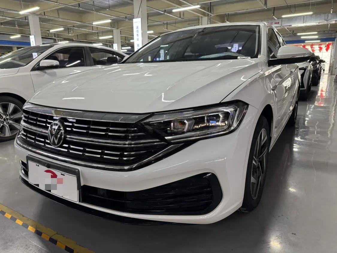 Volkswagen Sagitar 2023 г. 32020 км.