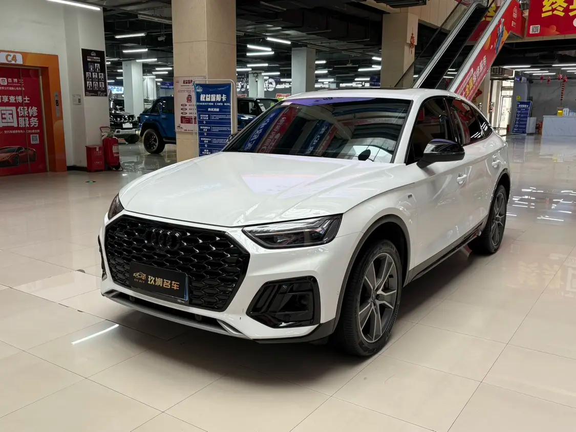 Audi Q5L Sportback 2024 г. 15101 км.