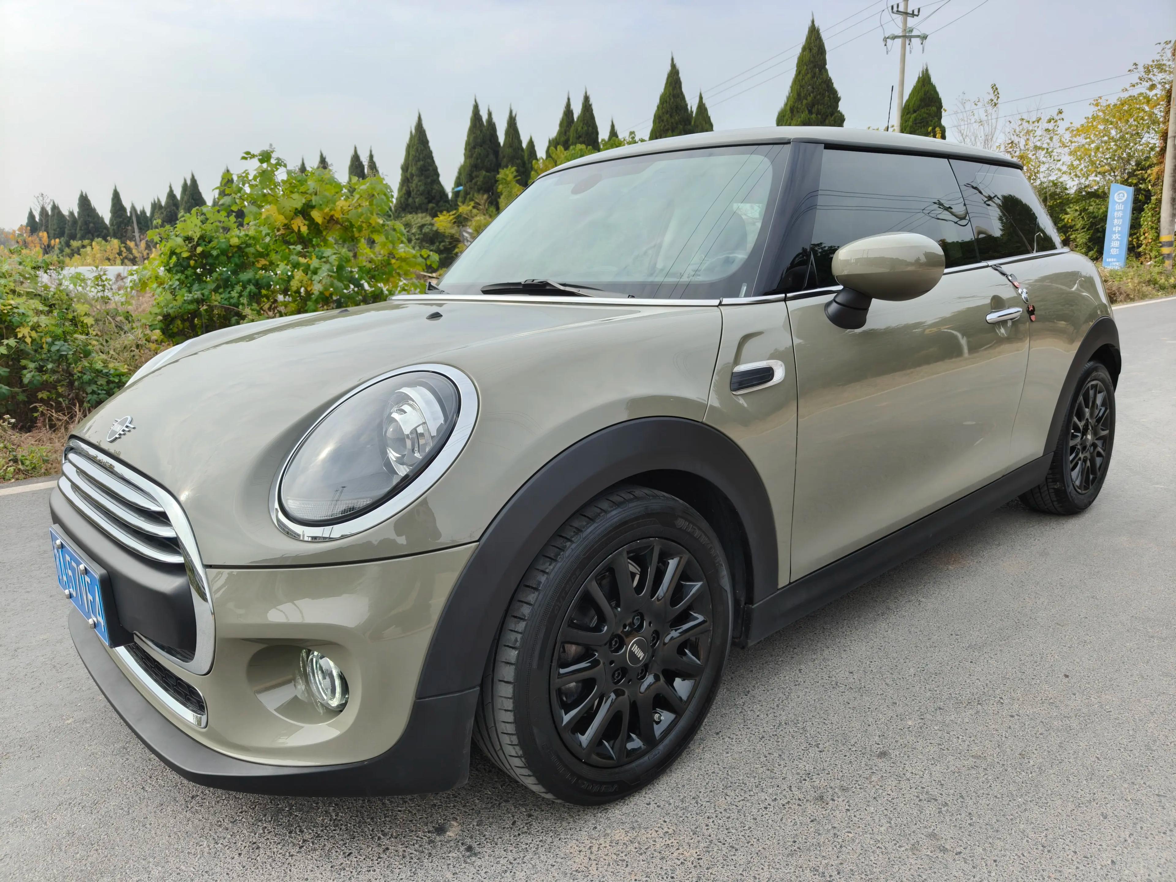 MINI  2021 г. 20128 км.