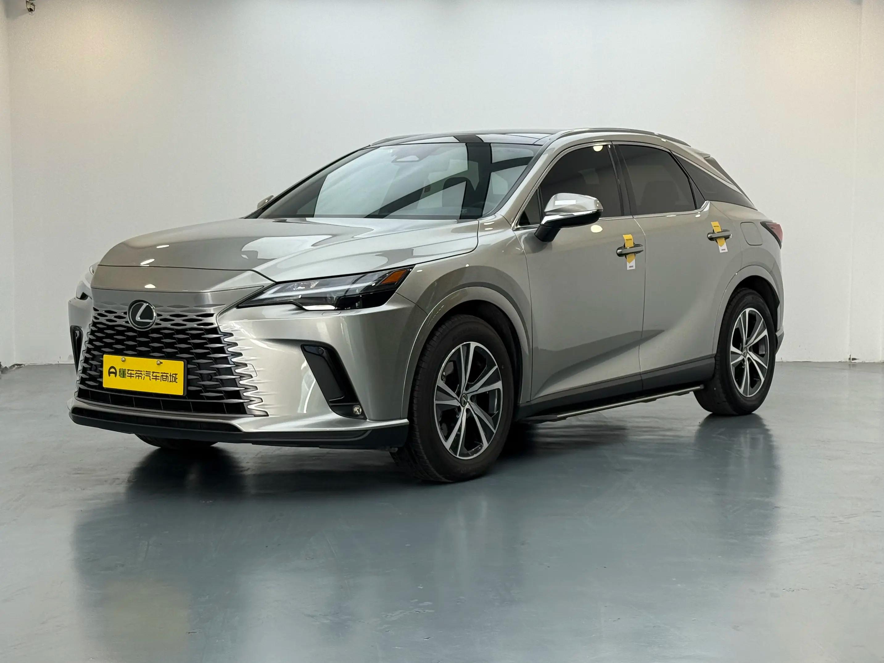 Lexus RX 2023 г. 97185 км.