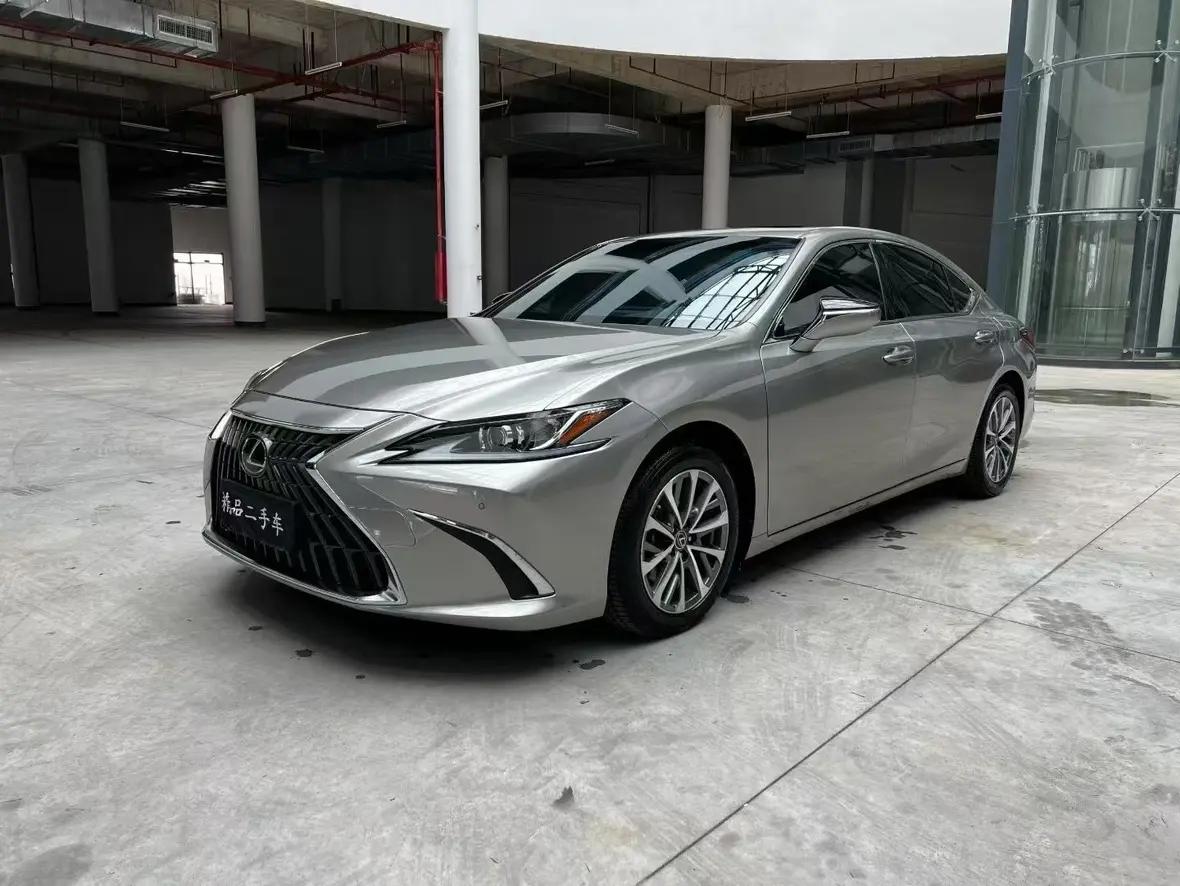 Lexus ES 2022 г. 70012 км.