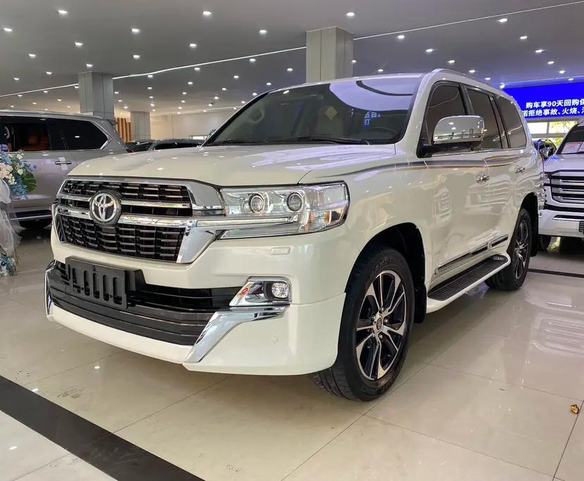 Toyota Land Cruiser 2023 г. 33104 км.