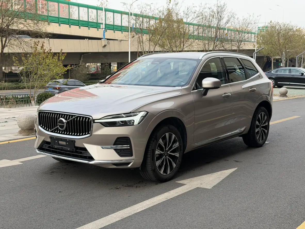 Volvo XC60 2025 г. 7119 км.