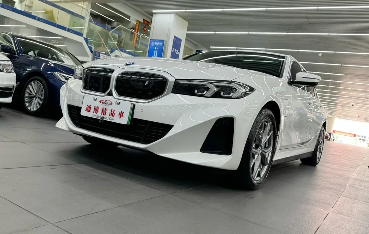 BMW i3 2023 г. 70123 км.