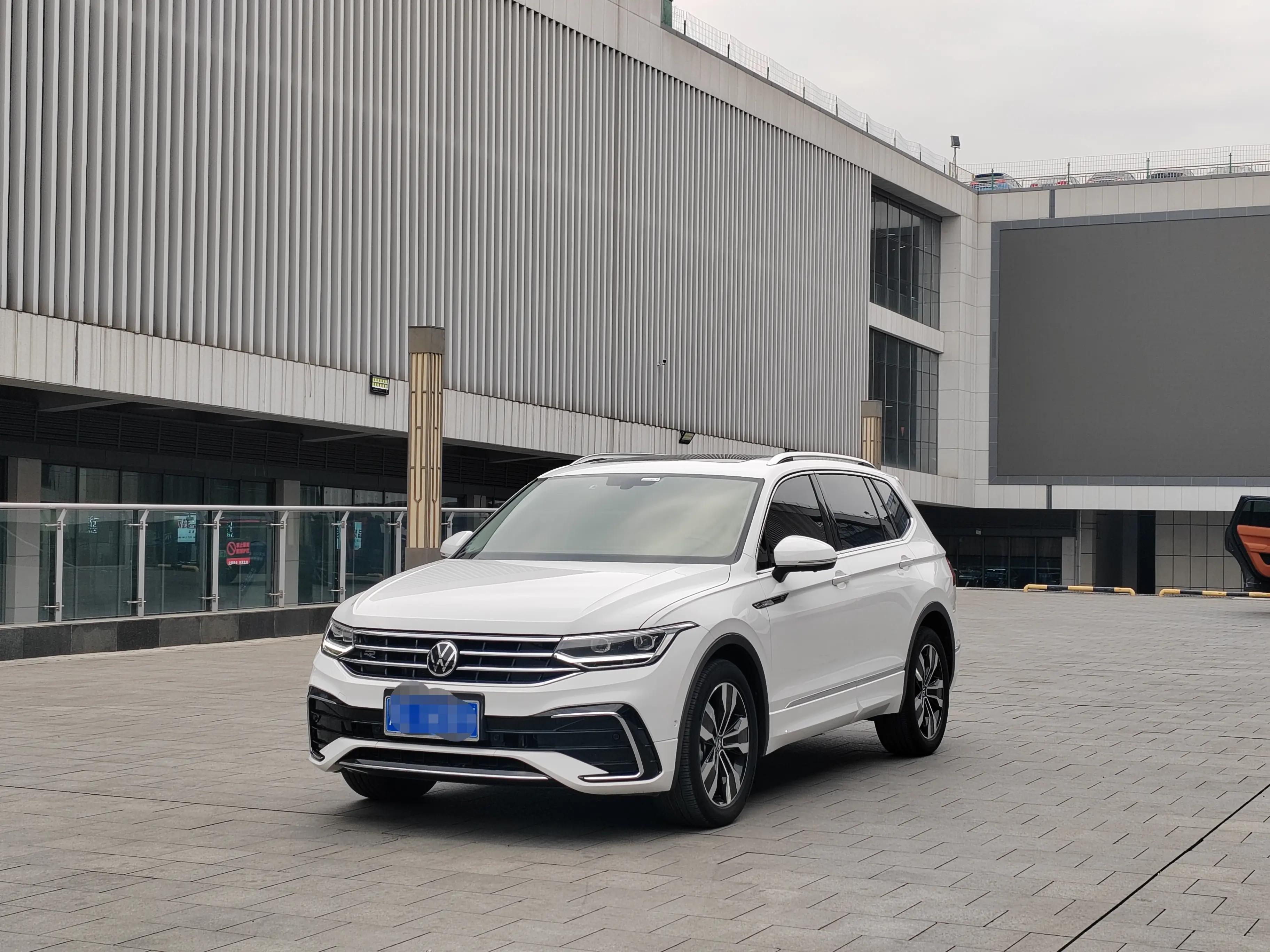 Volkswagen Tiguan L 2024 г. 21103 км.