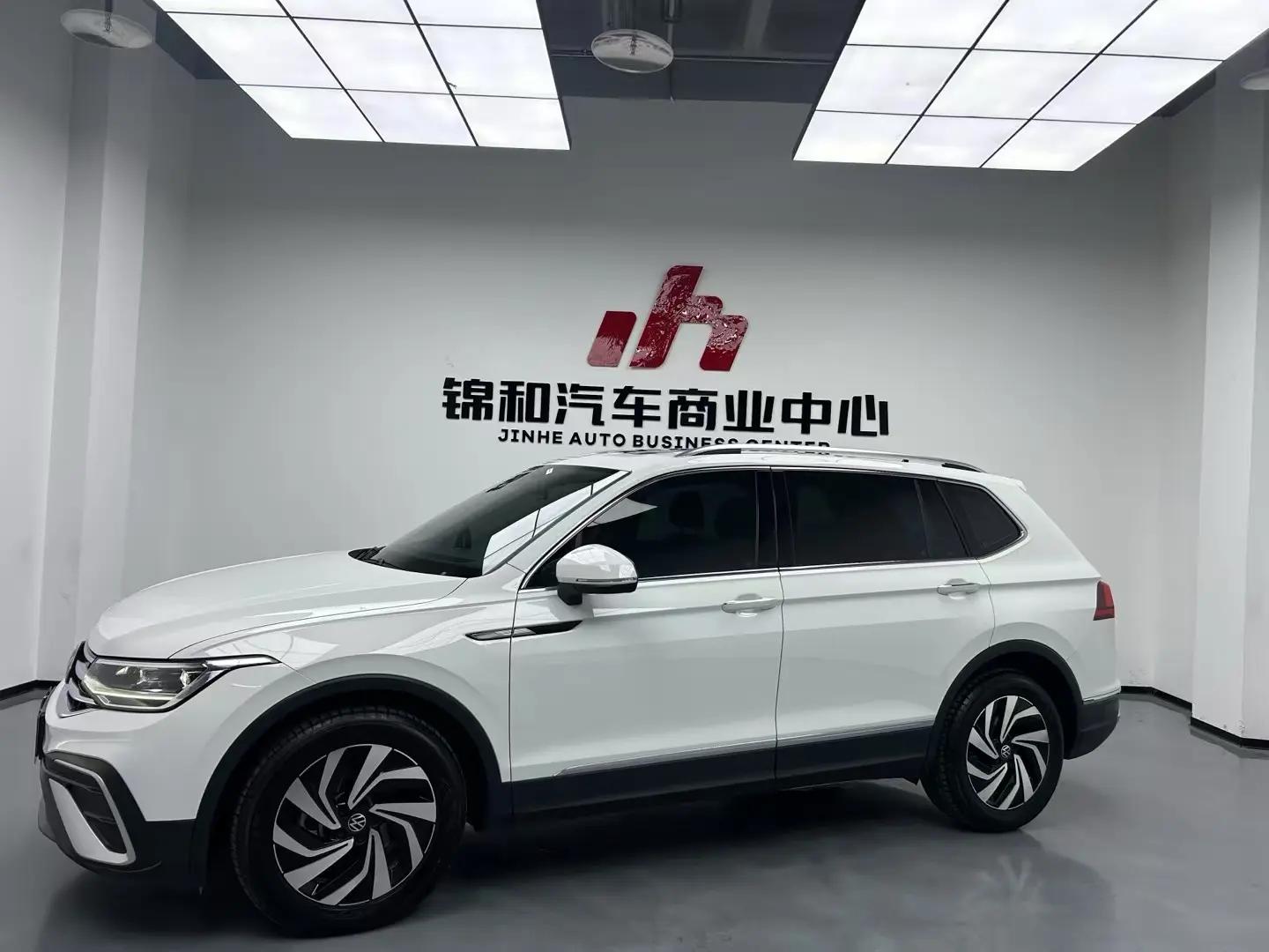 Volkswagen Tiguan L 2024 г. 33028 км.