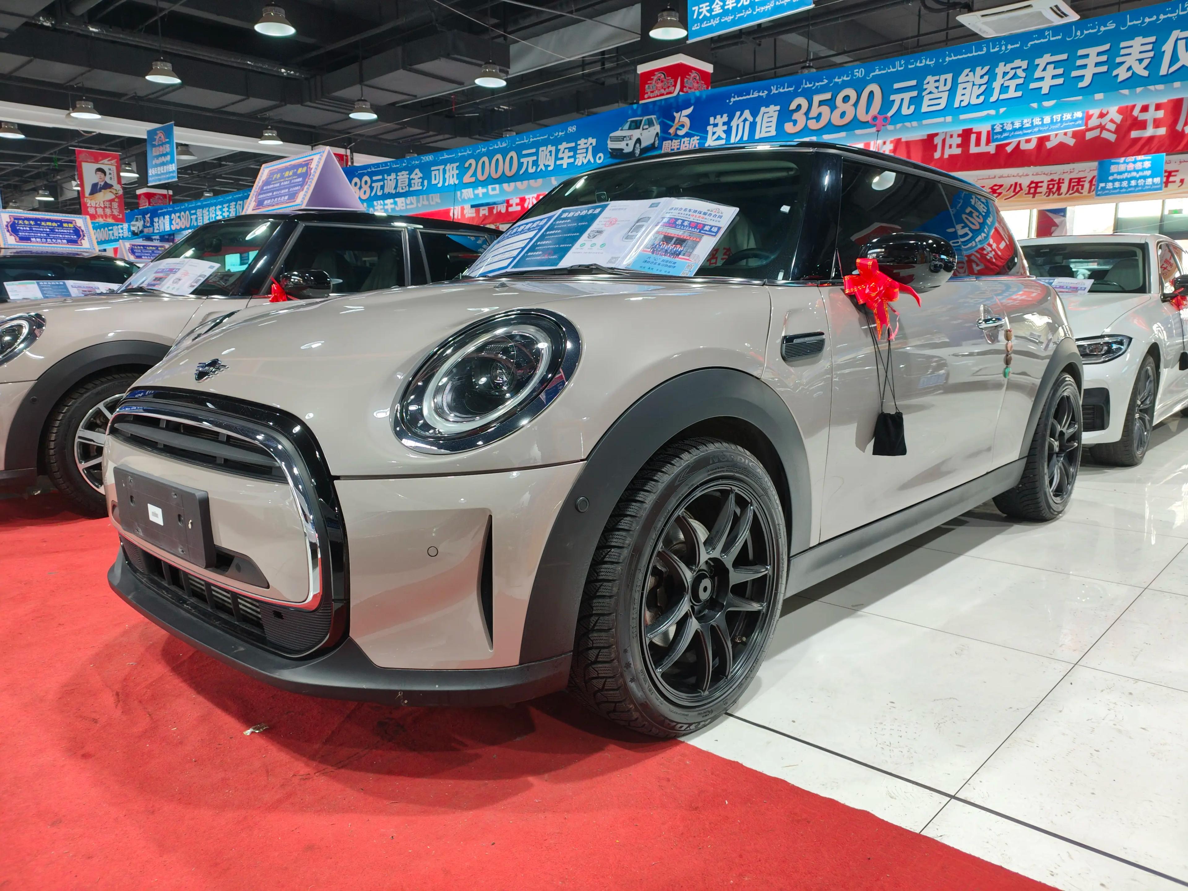 MINI  2022 г. 45132 км.
