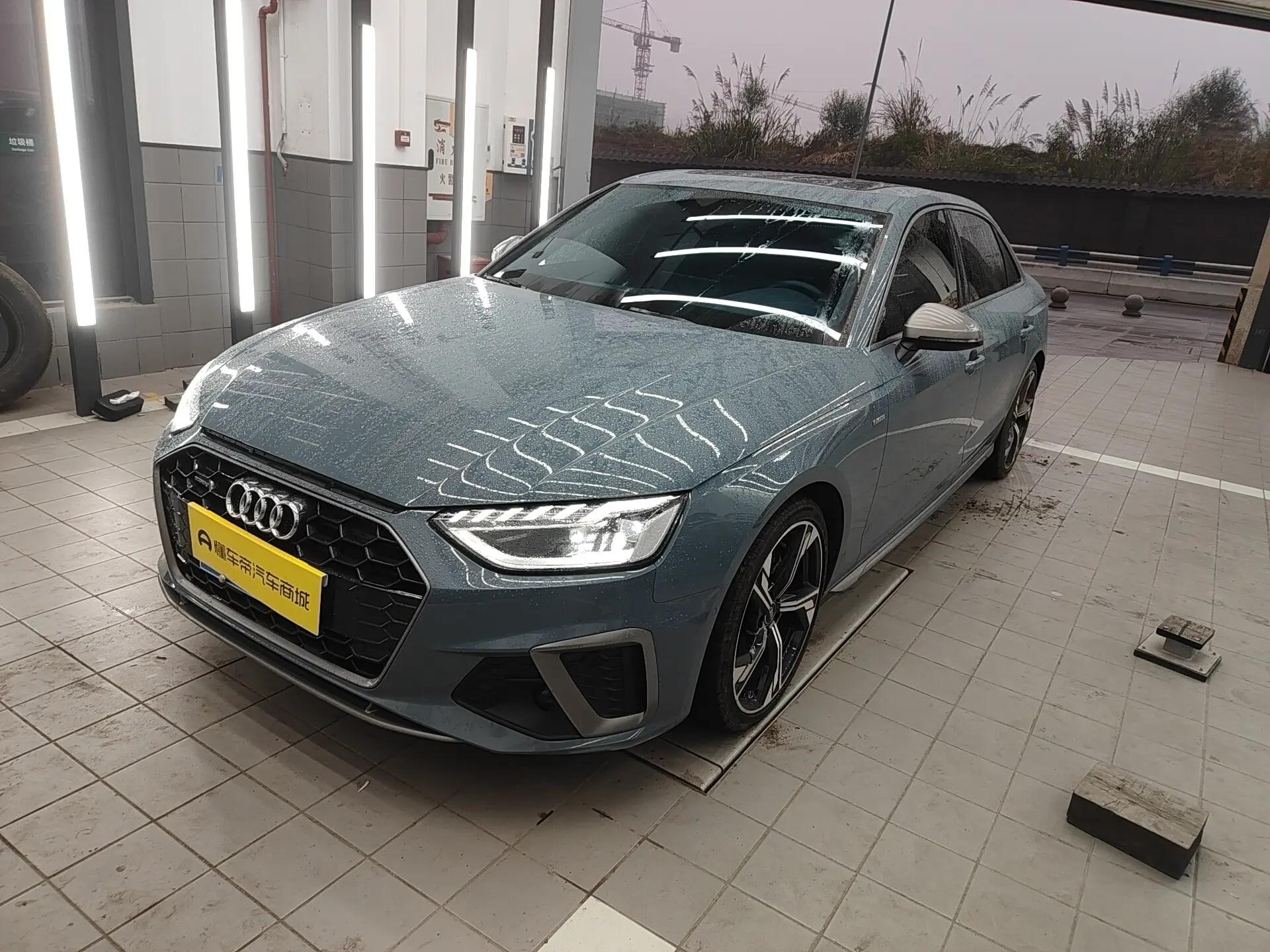 Audi A4L 2022 г. 35294 км.