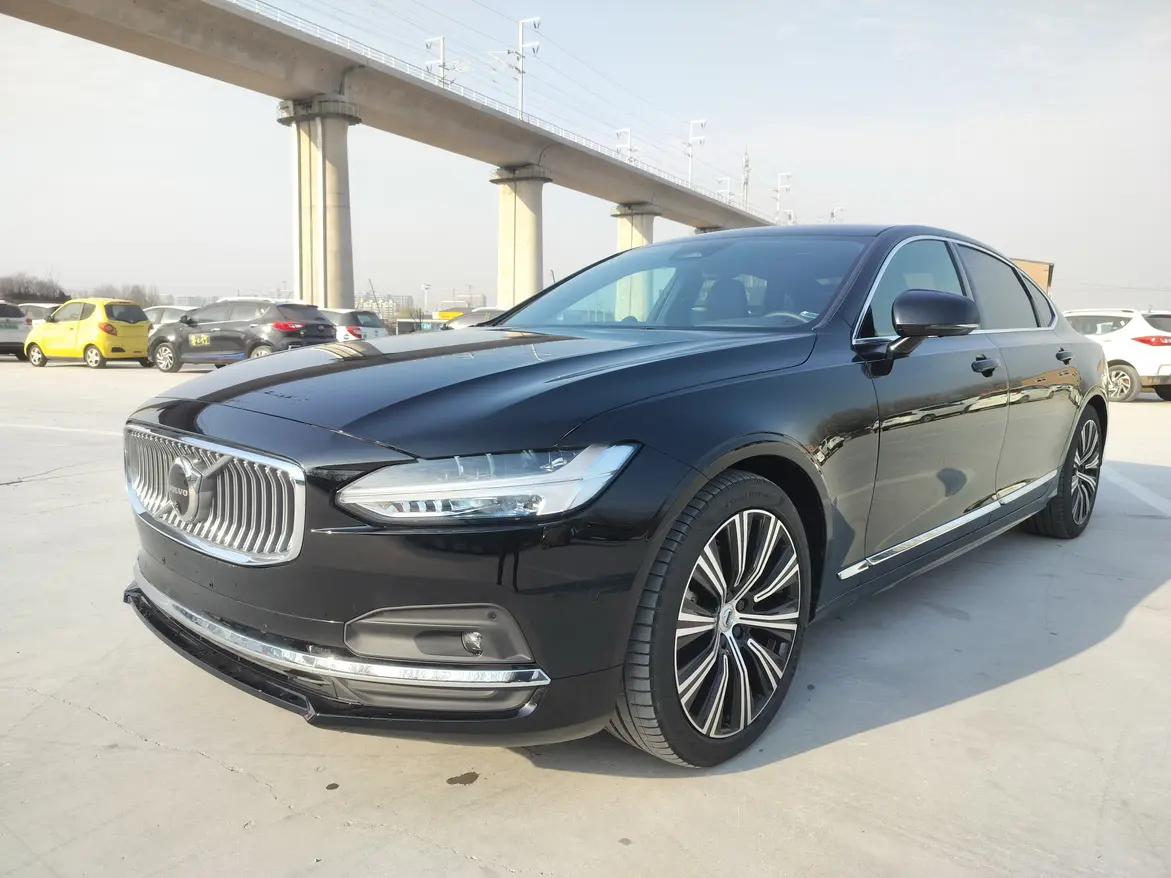Volvo S90 2024 г. 3900 км.